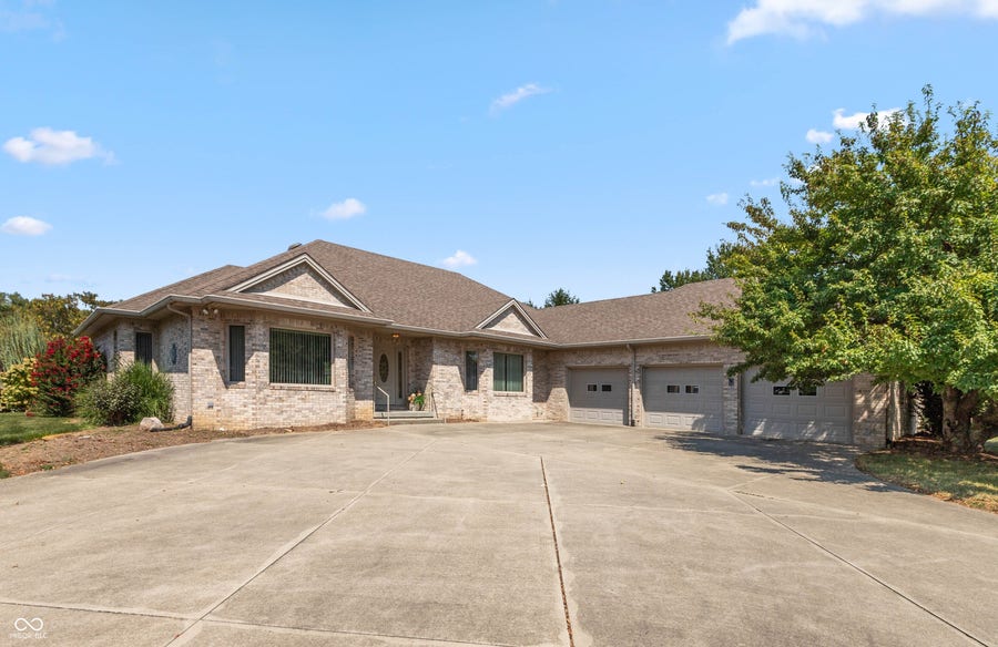 Property photo for 505 Kelly Drive, Brownstown, IN