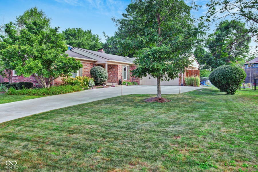 Property photo for 820 Hickory Way, Noblesville, IN