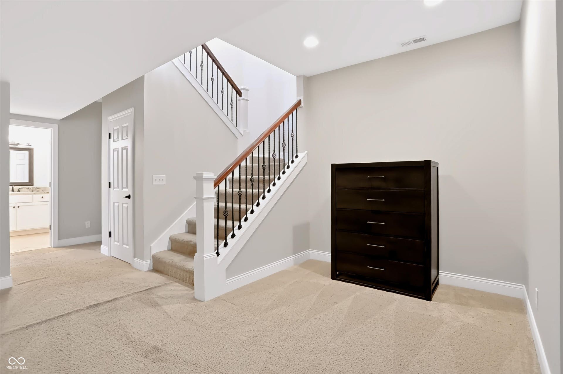 1812 Golden Field Drive, Greenwood, IN 46143