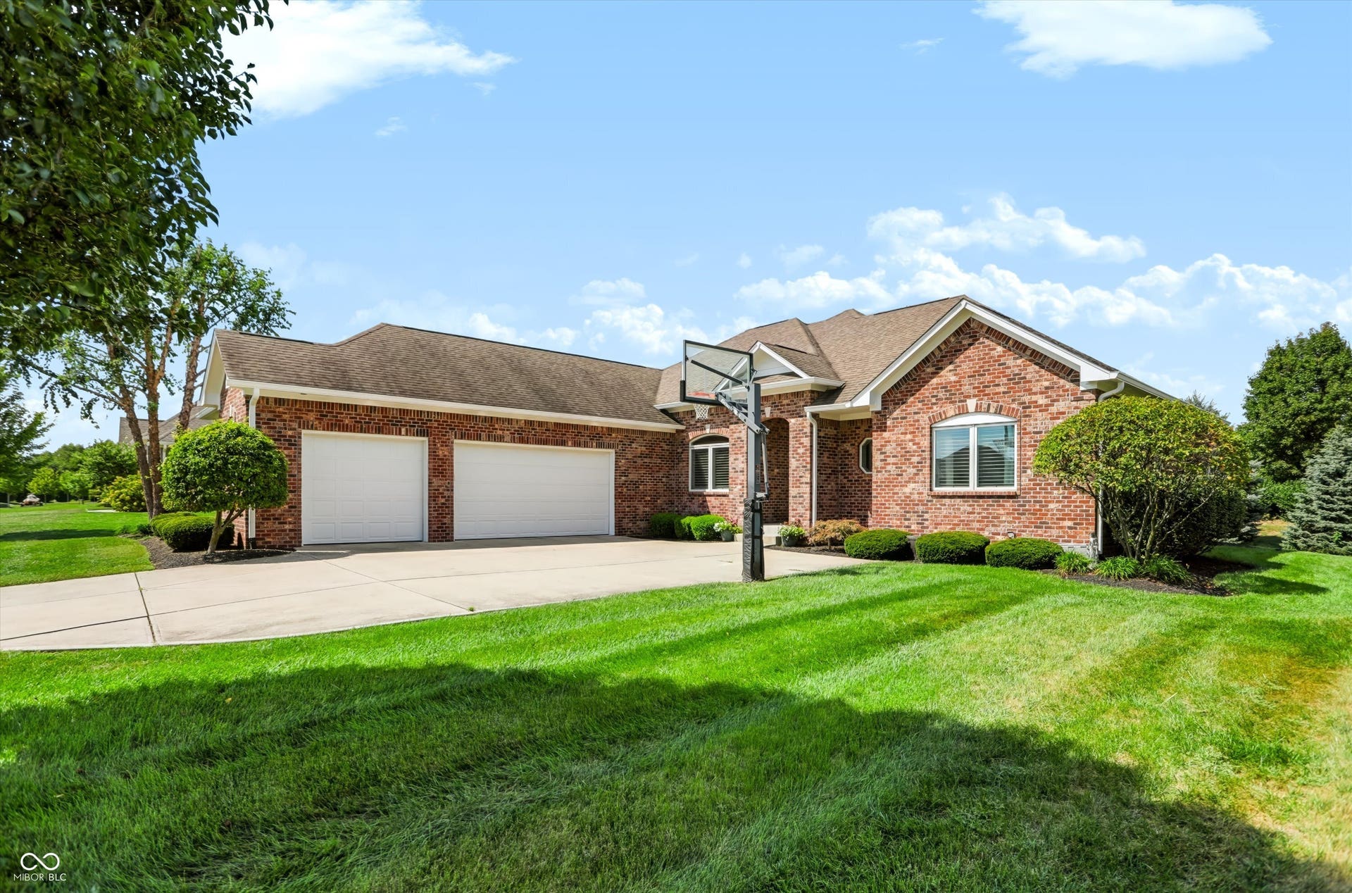 1812 Golden Field Drive, Greenwood, IN 46143