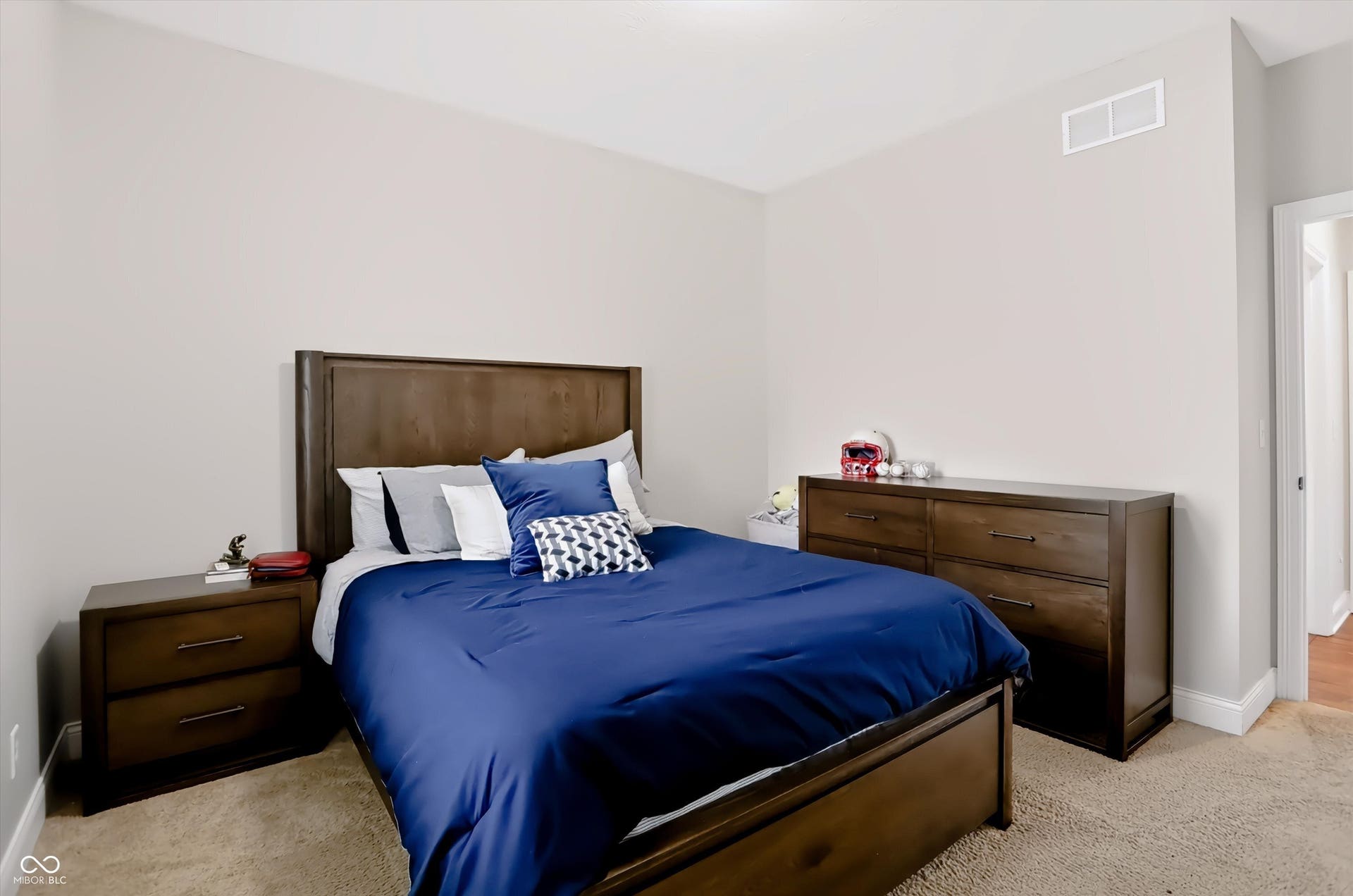 1812 Golden Field Drive, Greenwood, IN 46143