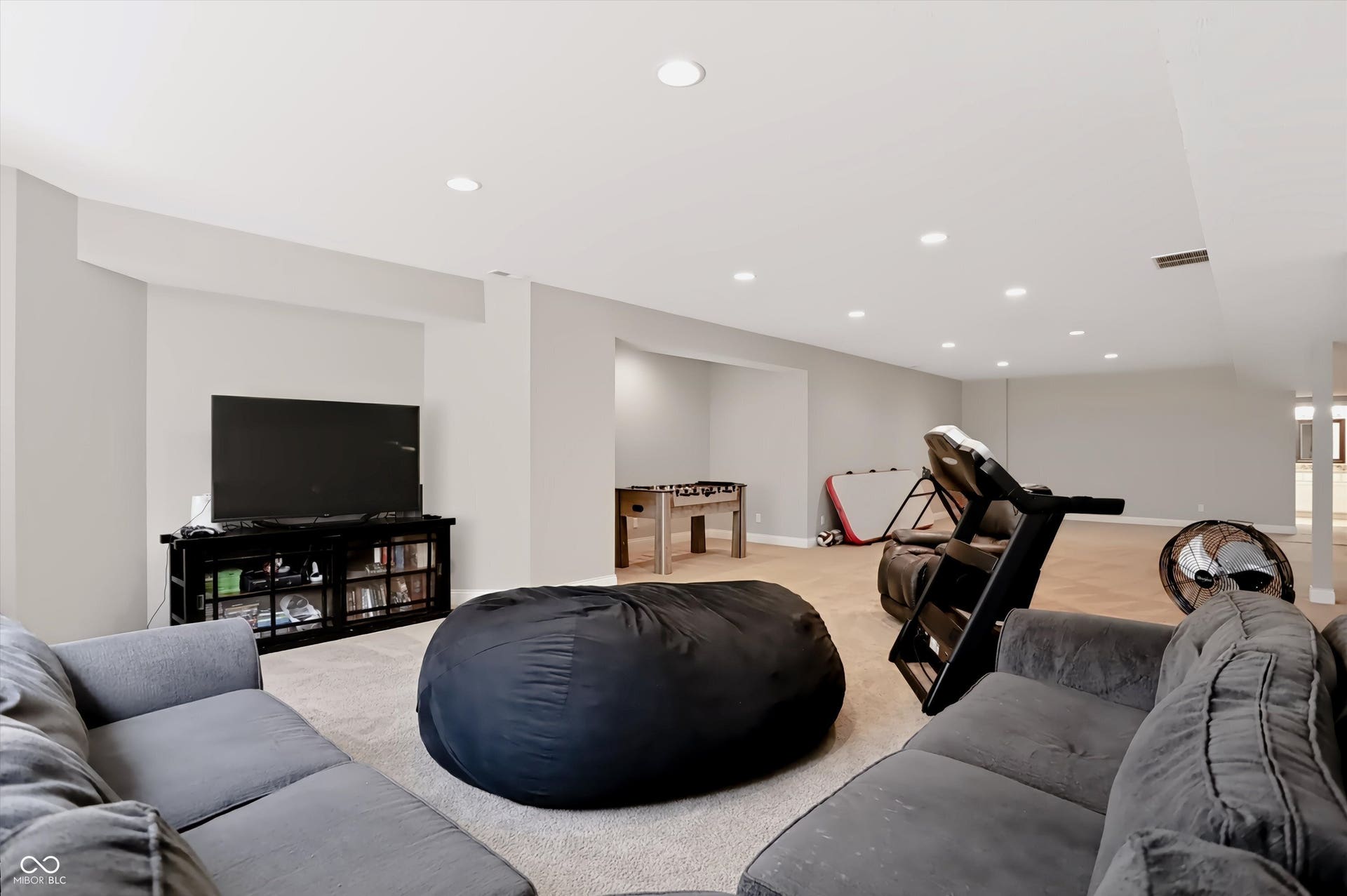 1812 Golden Field Drive, Greenwood, IN 46143
