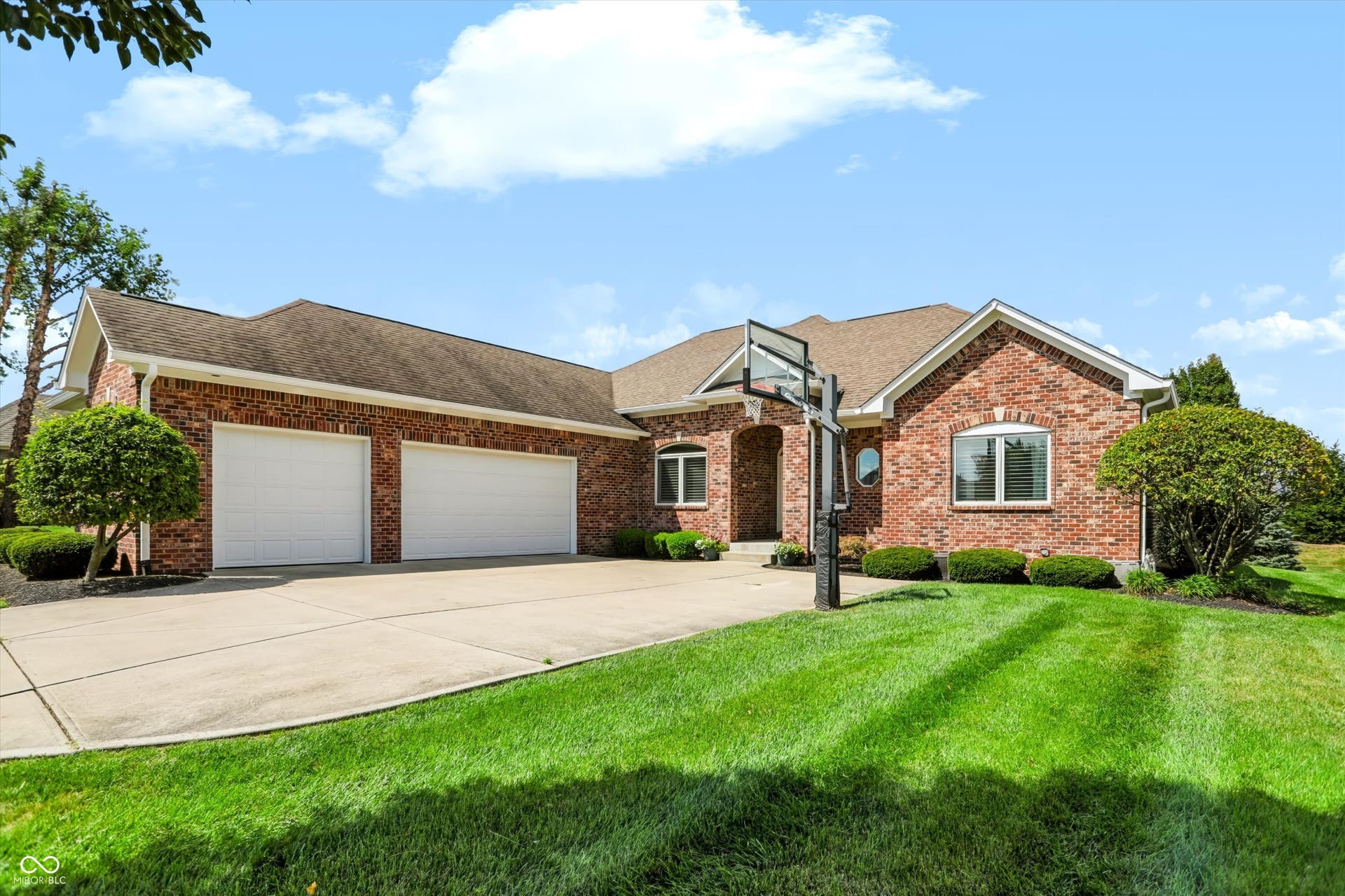 1812 Golden Field Drive, Greenwood, IN 46143