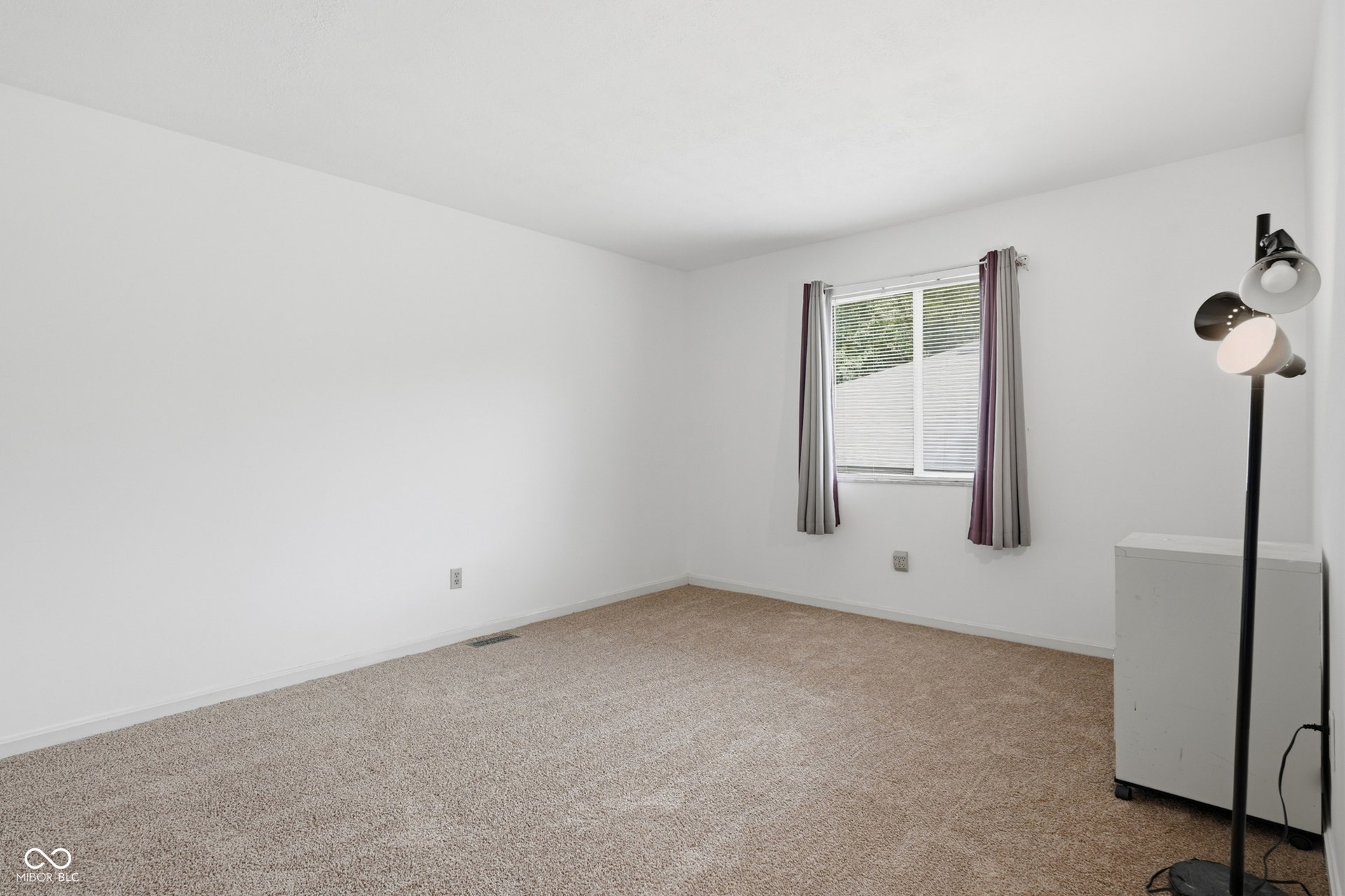 7927 Hoop Road, Indianapolis, IN 46217 Upper level primary bedroom
