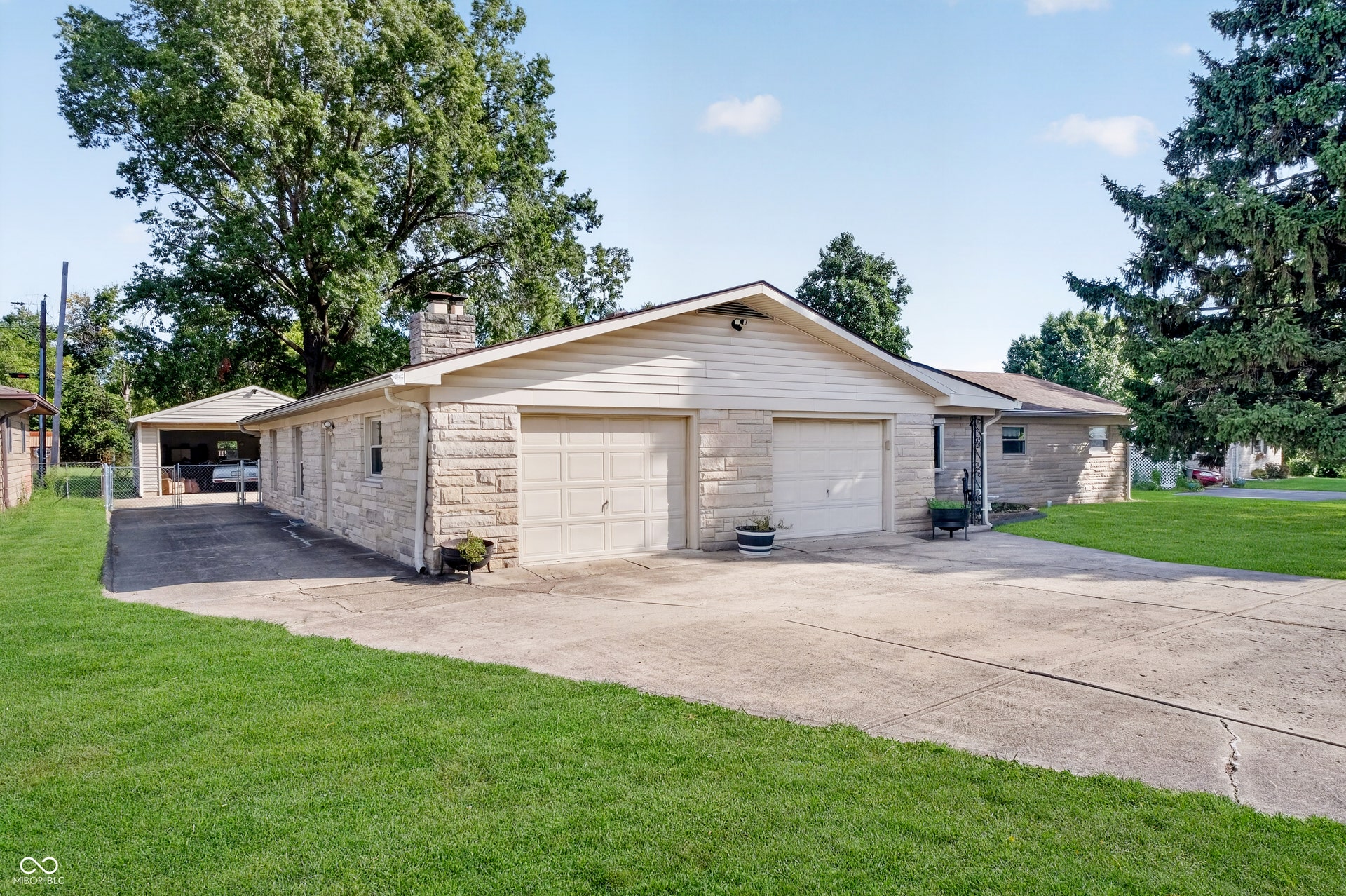Front of Property - Pic #2