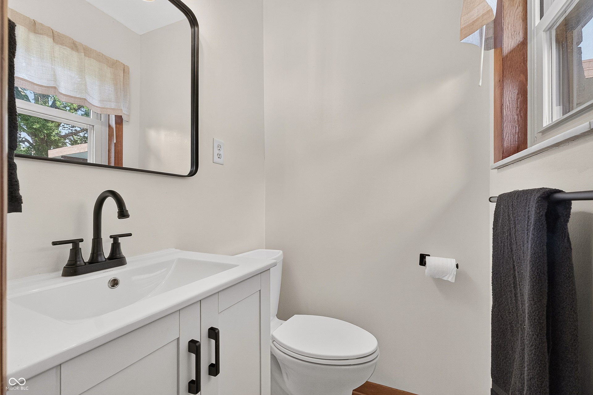 Primary Bedroom 1/2 bath