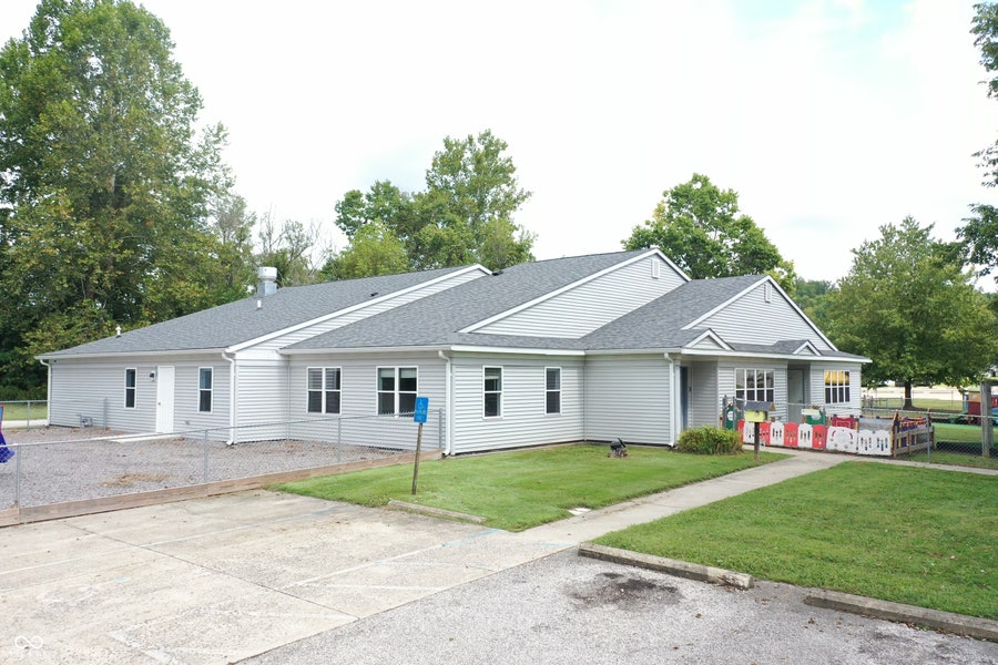 Property photo for 911 W Hillside Avenue, Spencer, IN