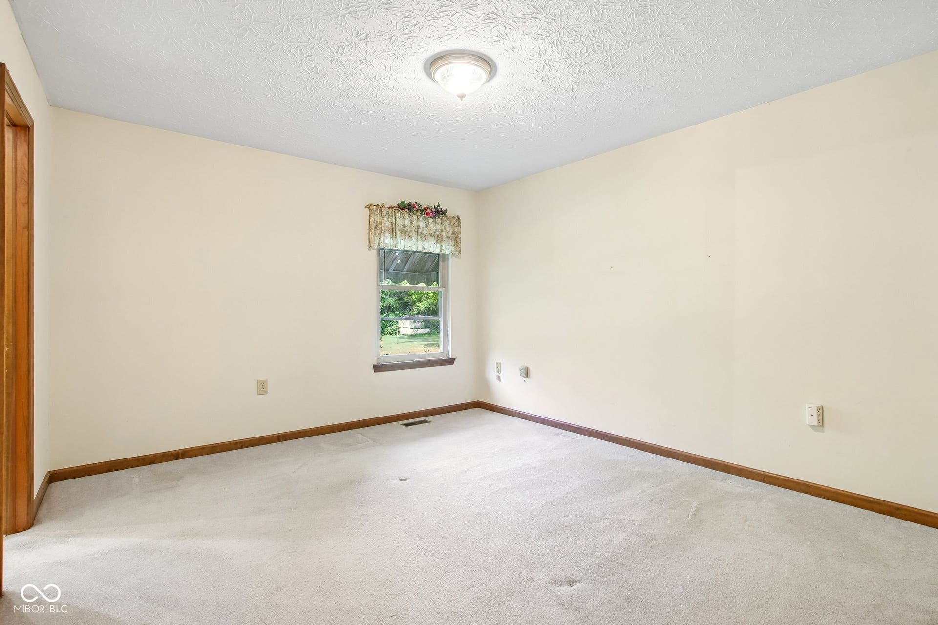 7238 Hearthstone, Indianapolis, IN 46227