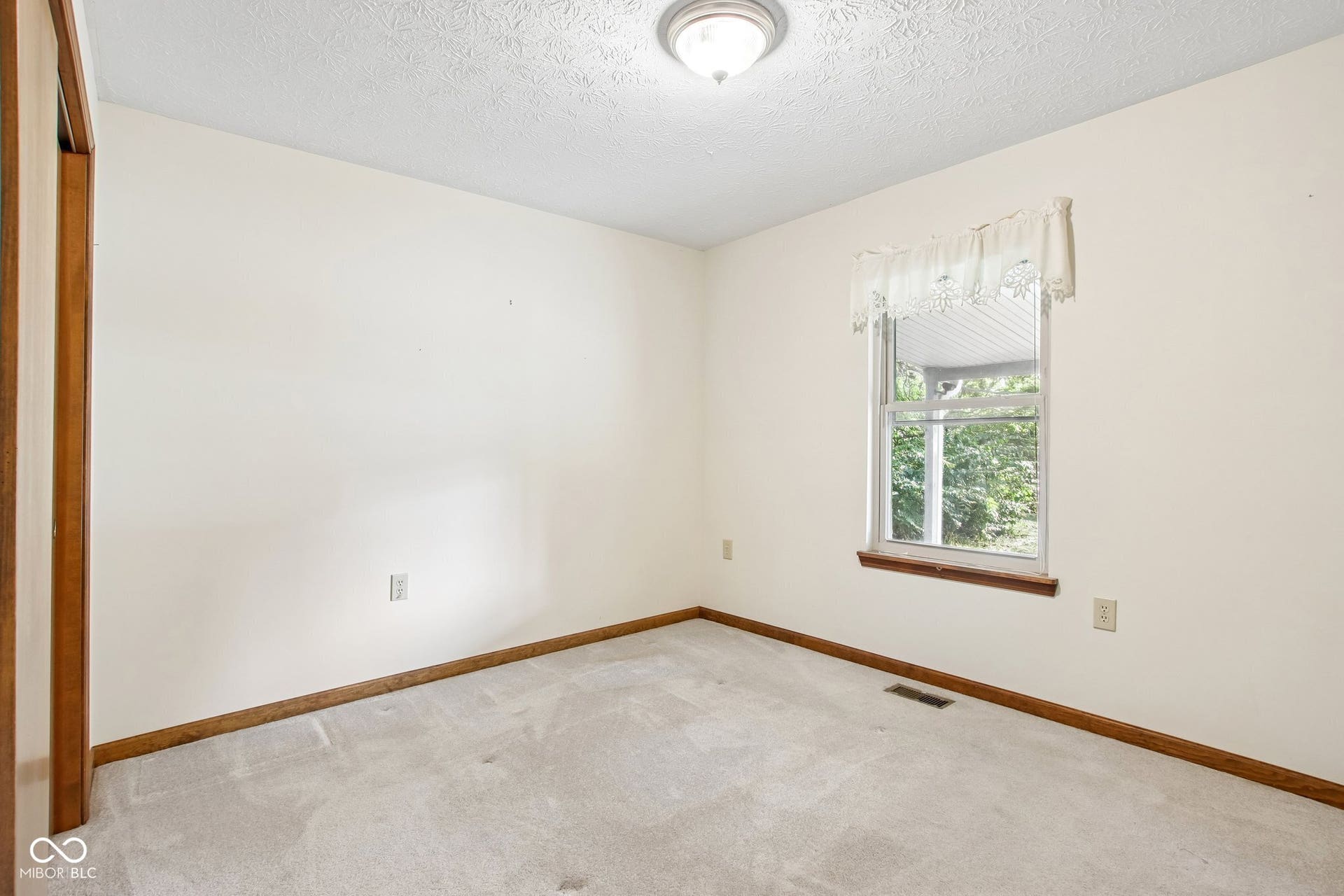 7238 Hearthstone, Indianapolis, IN 46227