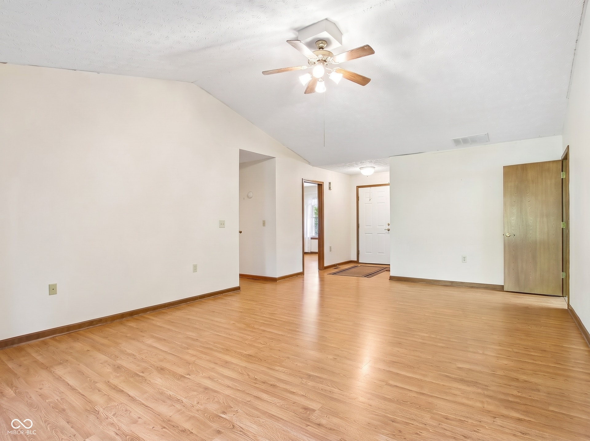 7238 Hearthstone, Indianapolis, IN 46227