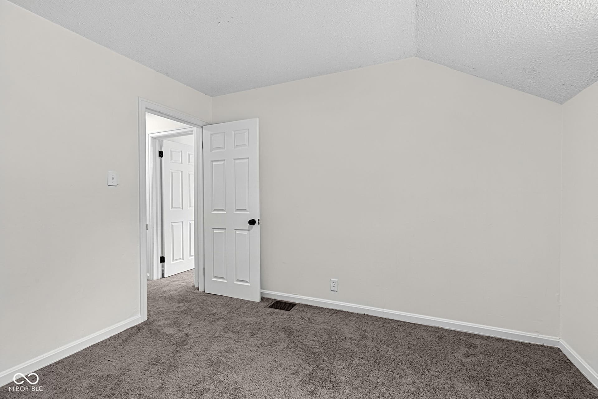 4125 Clarendon, Indianapolis, IN 46208 4125 Clarendon, Indianapolis, IN 46208
