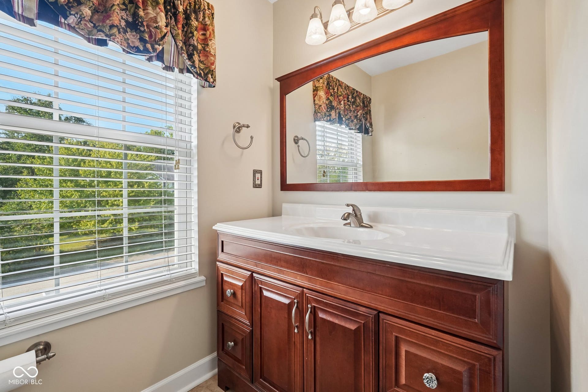 10515 Wildwood Drive, Zionsville, IN 46077