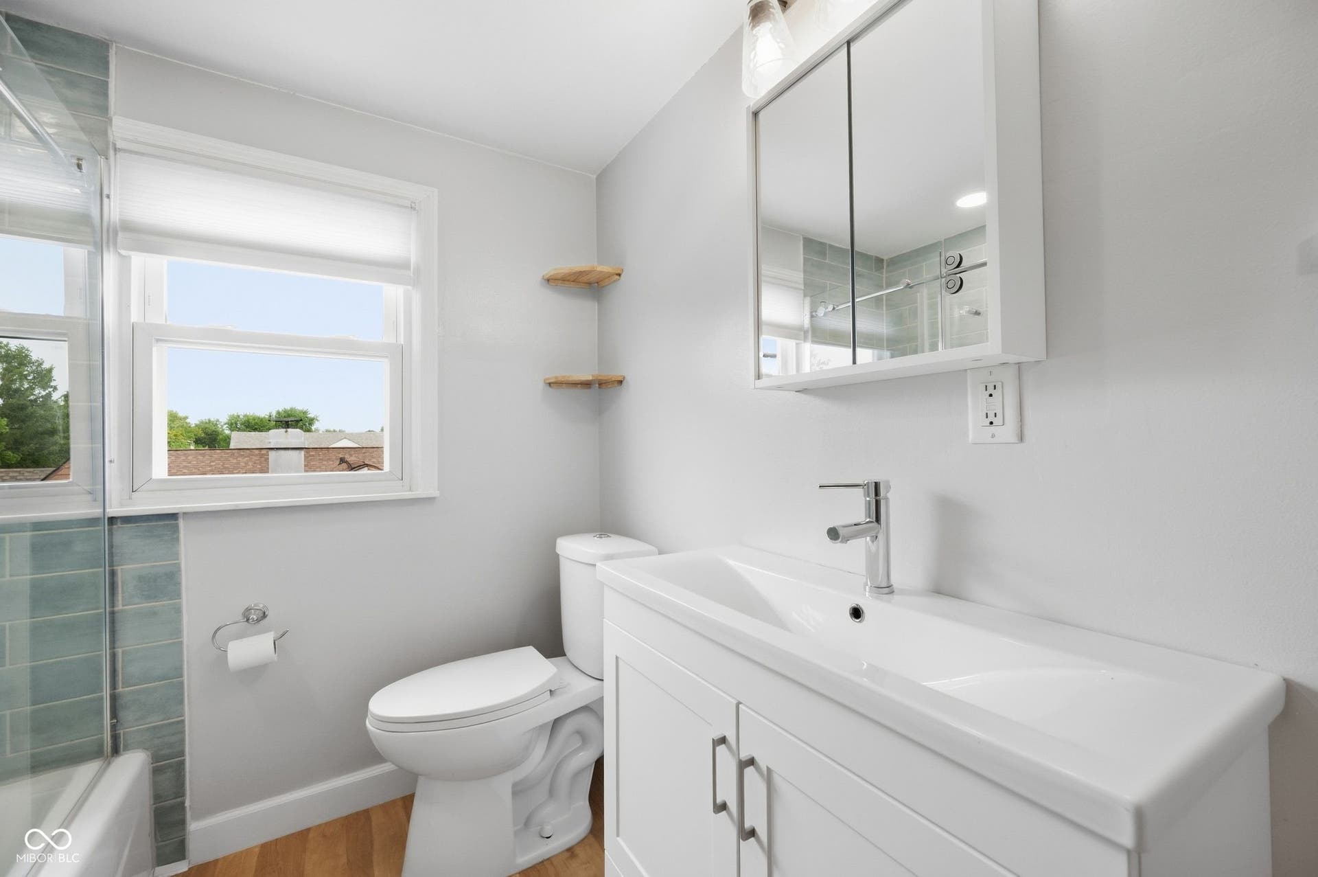 2nd Level - Full Bath