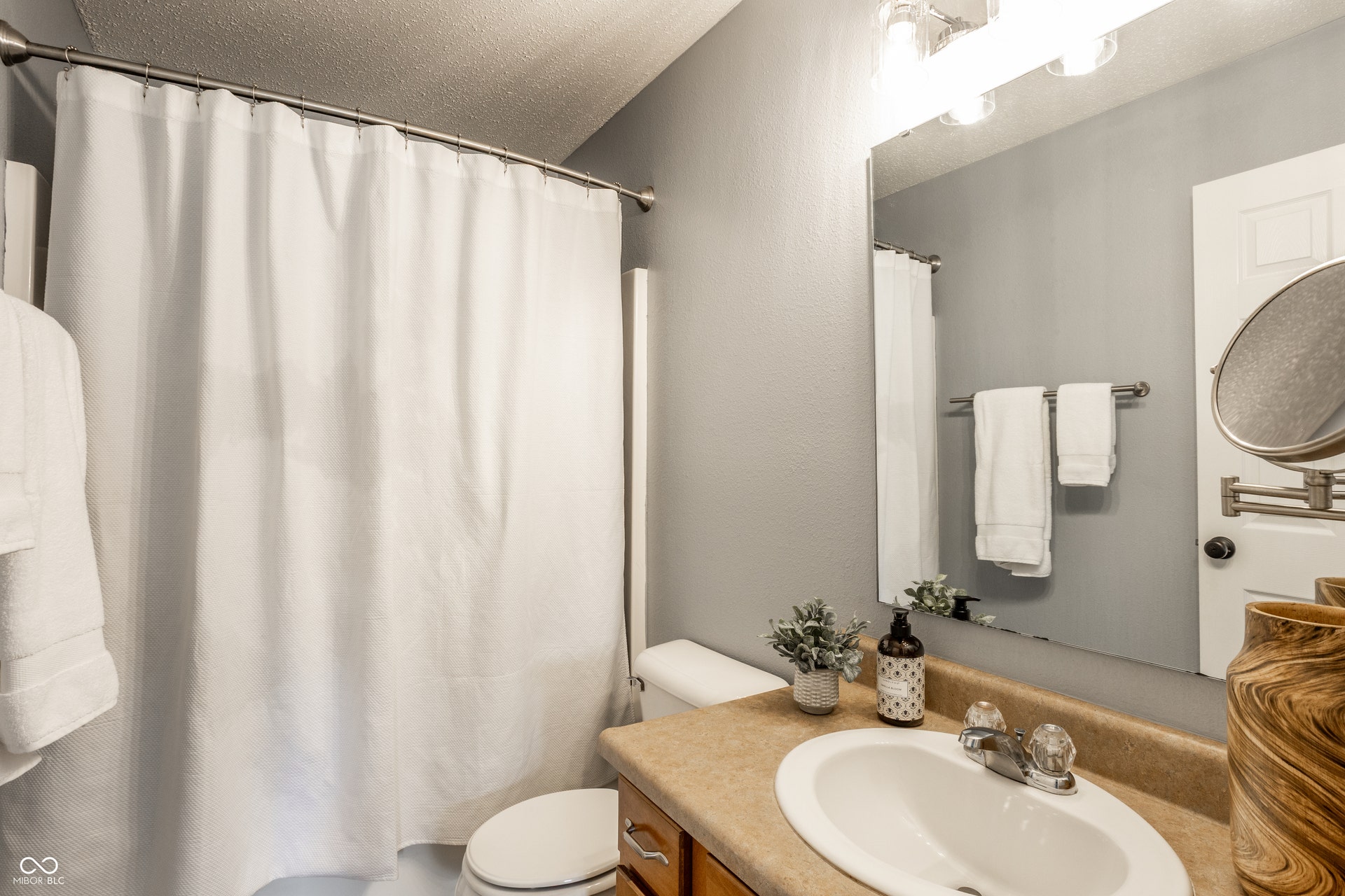 6115 Green Glade Drive, Whitestown, IN 46075