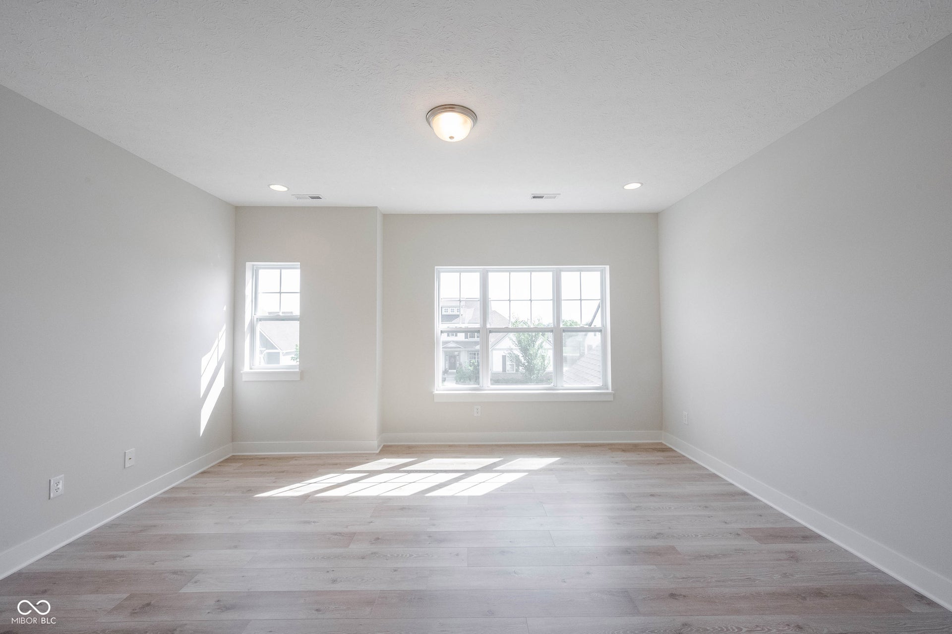 Same photo of the upper loft area without staging.