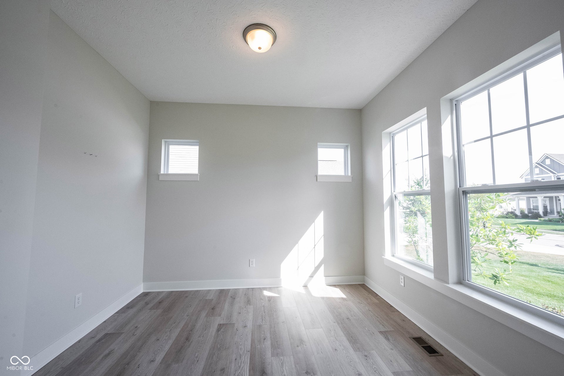 Front office/flex room