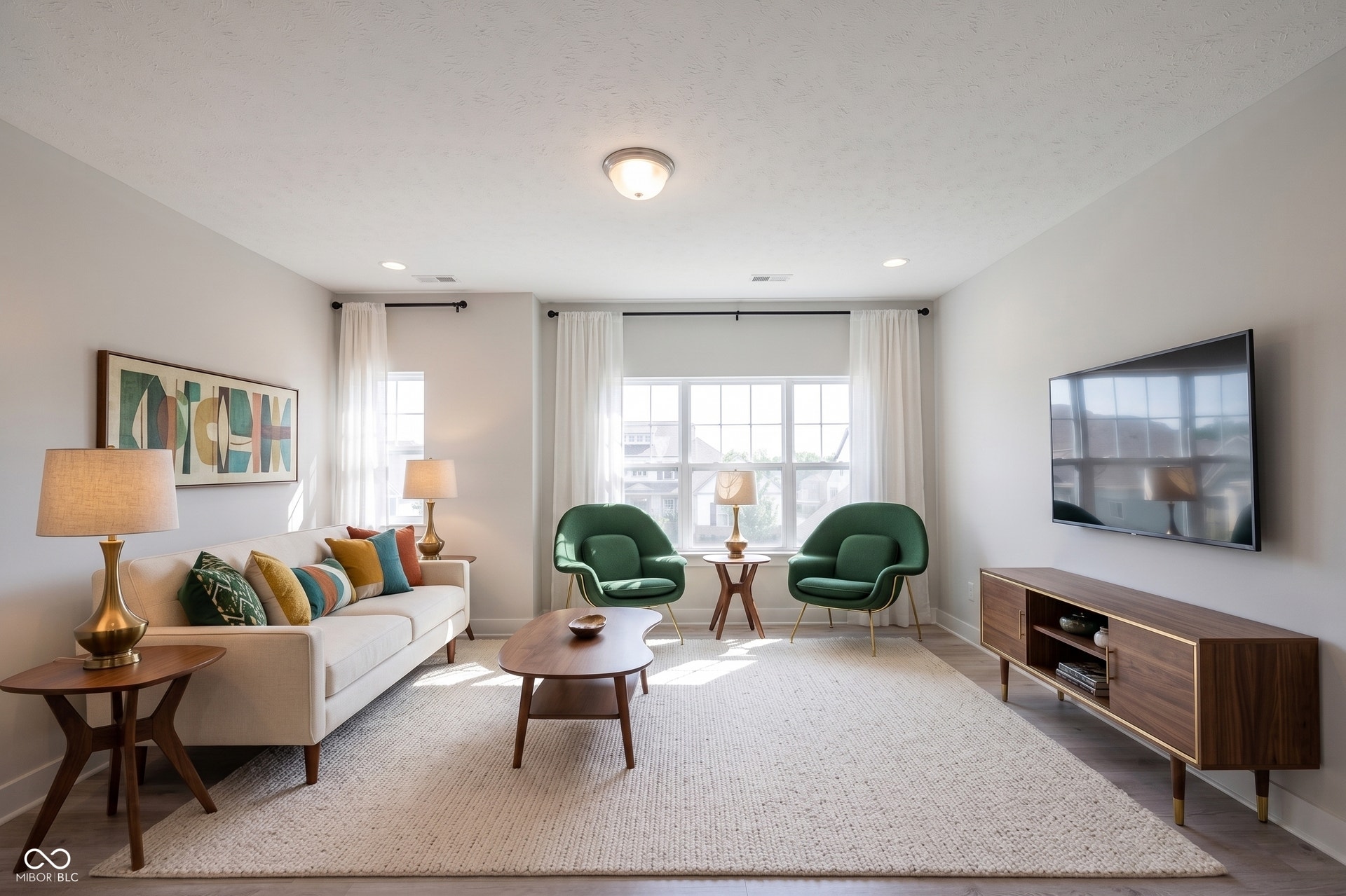 Upstairs loft with luxury wood laminate flooring, 9ft ceilings and lots of windows allowing tons of natural light.