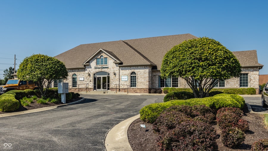 Property photo for 698 Oldefield Commons Drive, Greenwood, IN