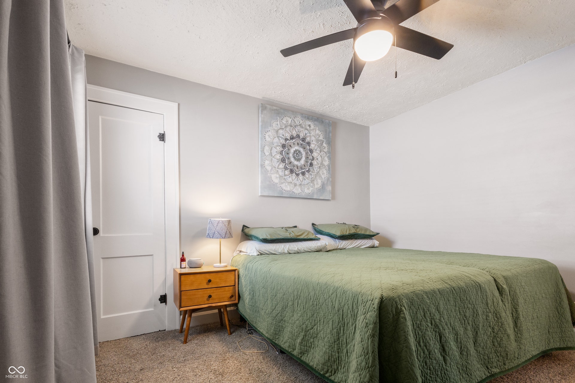 4927 Caroline Avenue, Indianapolis, IN 46205 Ceiling fan with integrated lighting