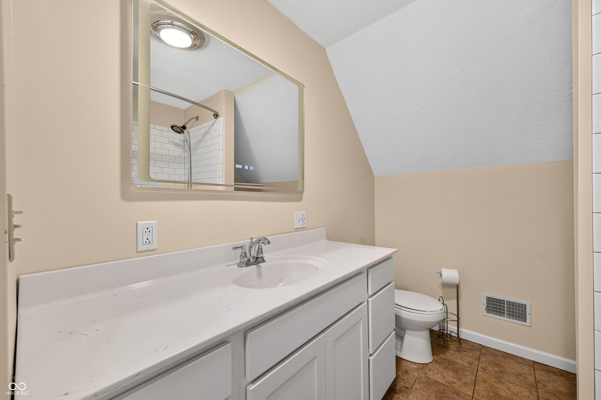 2019 N Lakeview Drive, Seymour, IN 47274 2019 N Lakeview Drive, Seymour, IN 47274