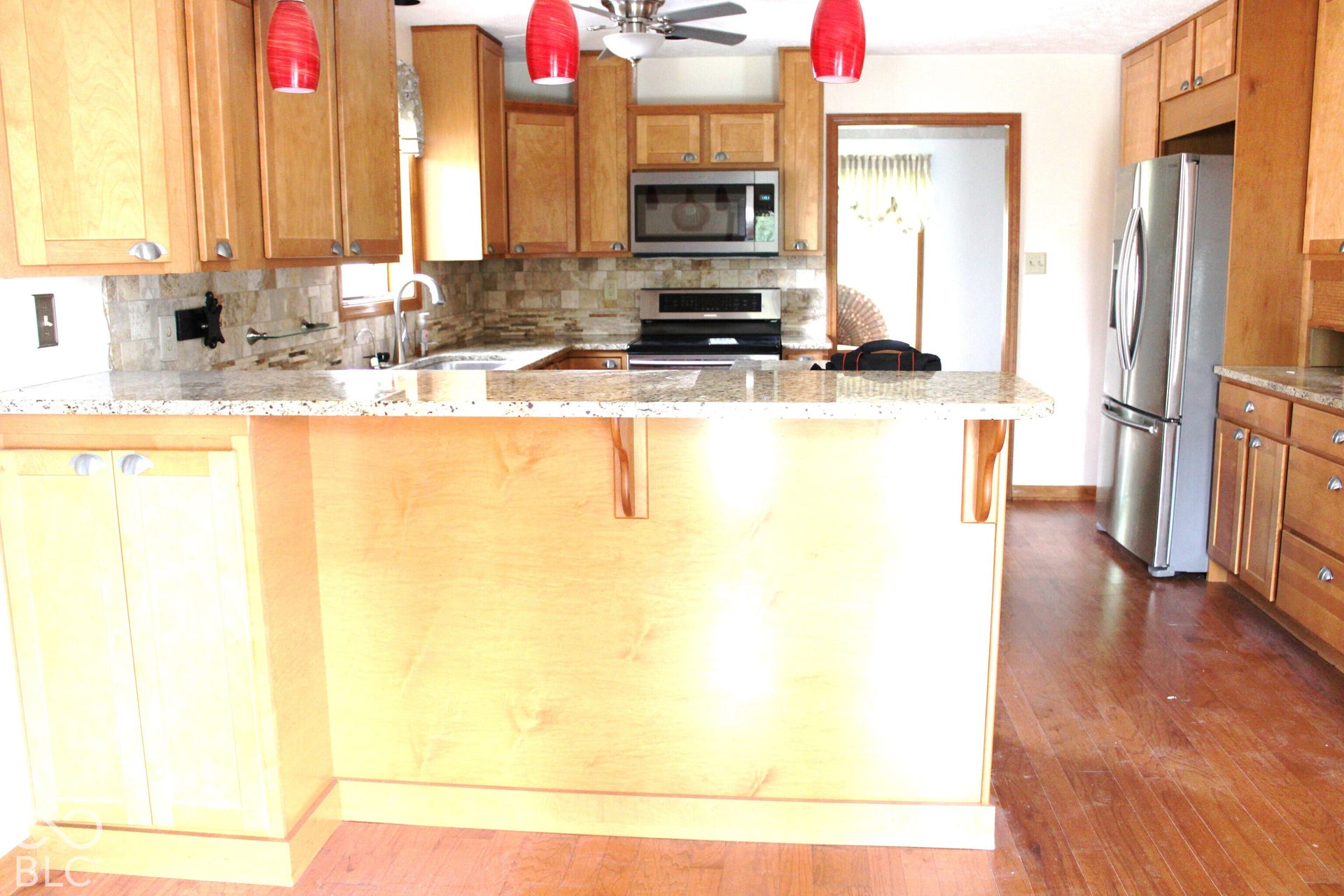 Kitchen with Breakfast Bar
