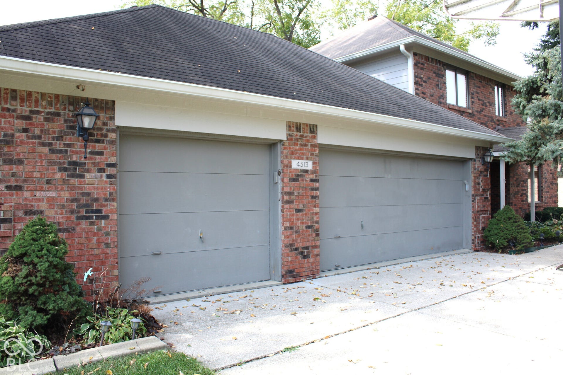 Large 3 Car Garage
