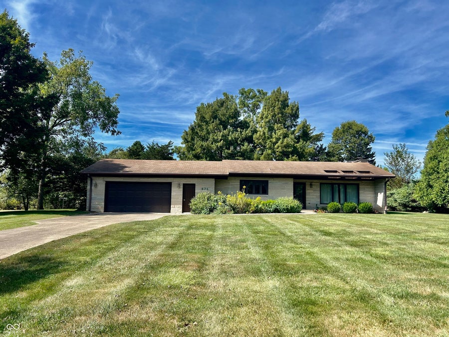 Property photo for 874 S Lakehurst Drive, Franklin, IN