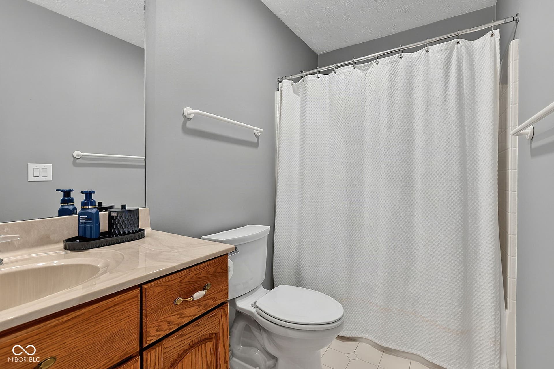 Full bath for bedroom #2.