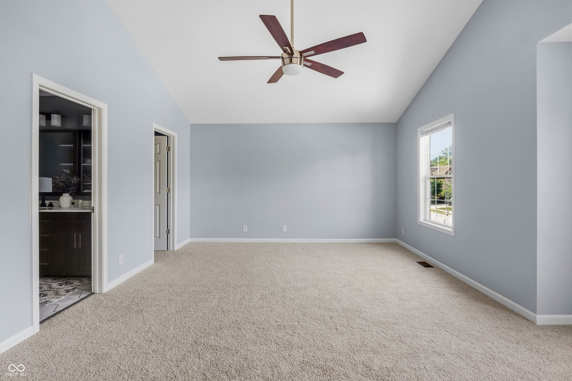 8017 Branch Creek Drive, Indianapolis, IN 46268