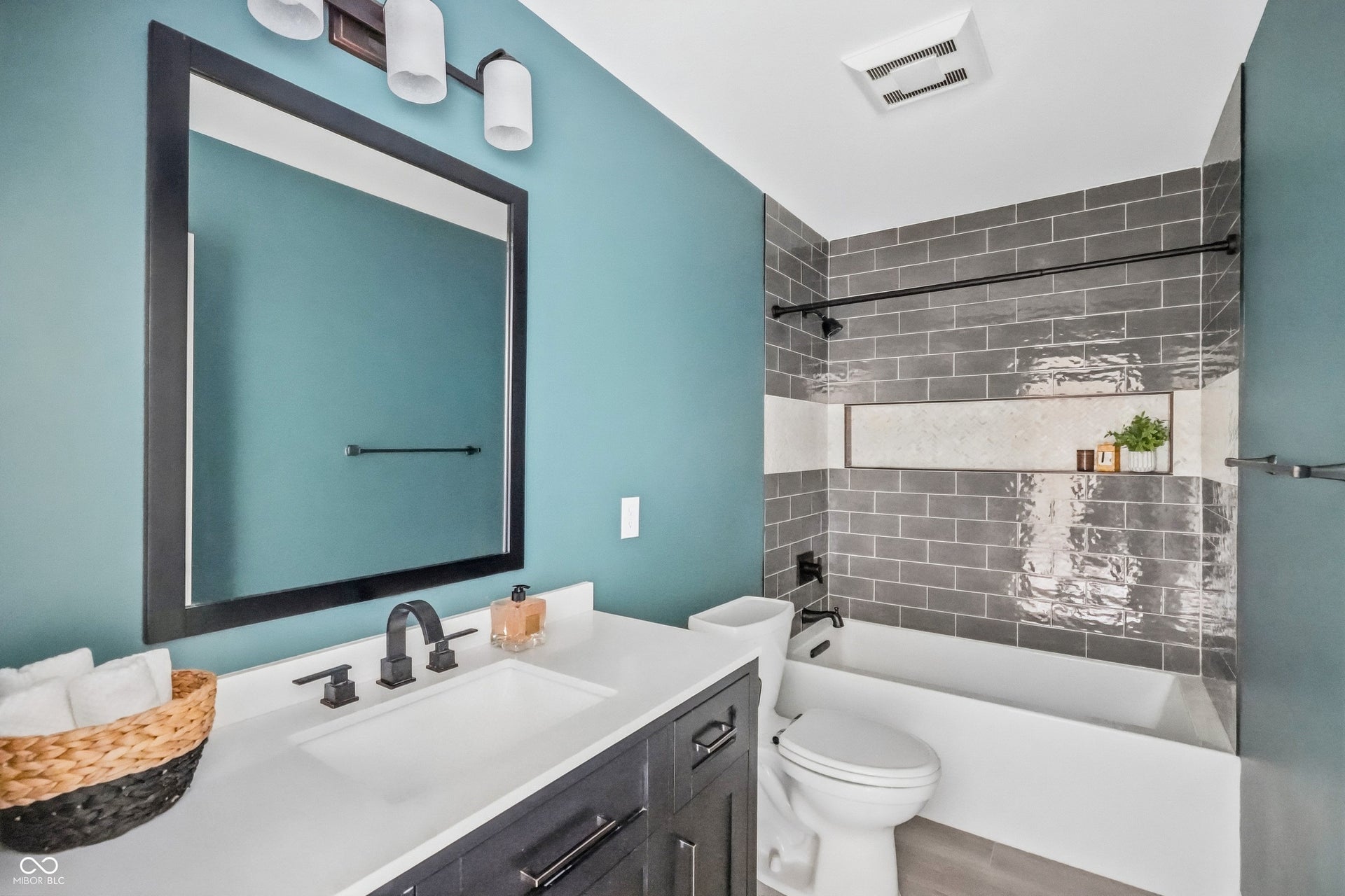 8017 Branch Creek Drive, Indianapolis, IN 46268