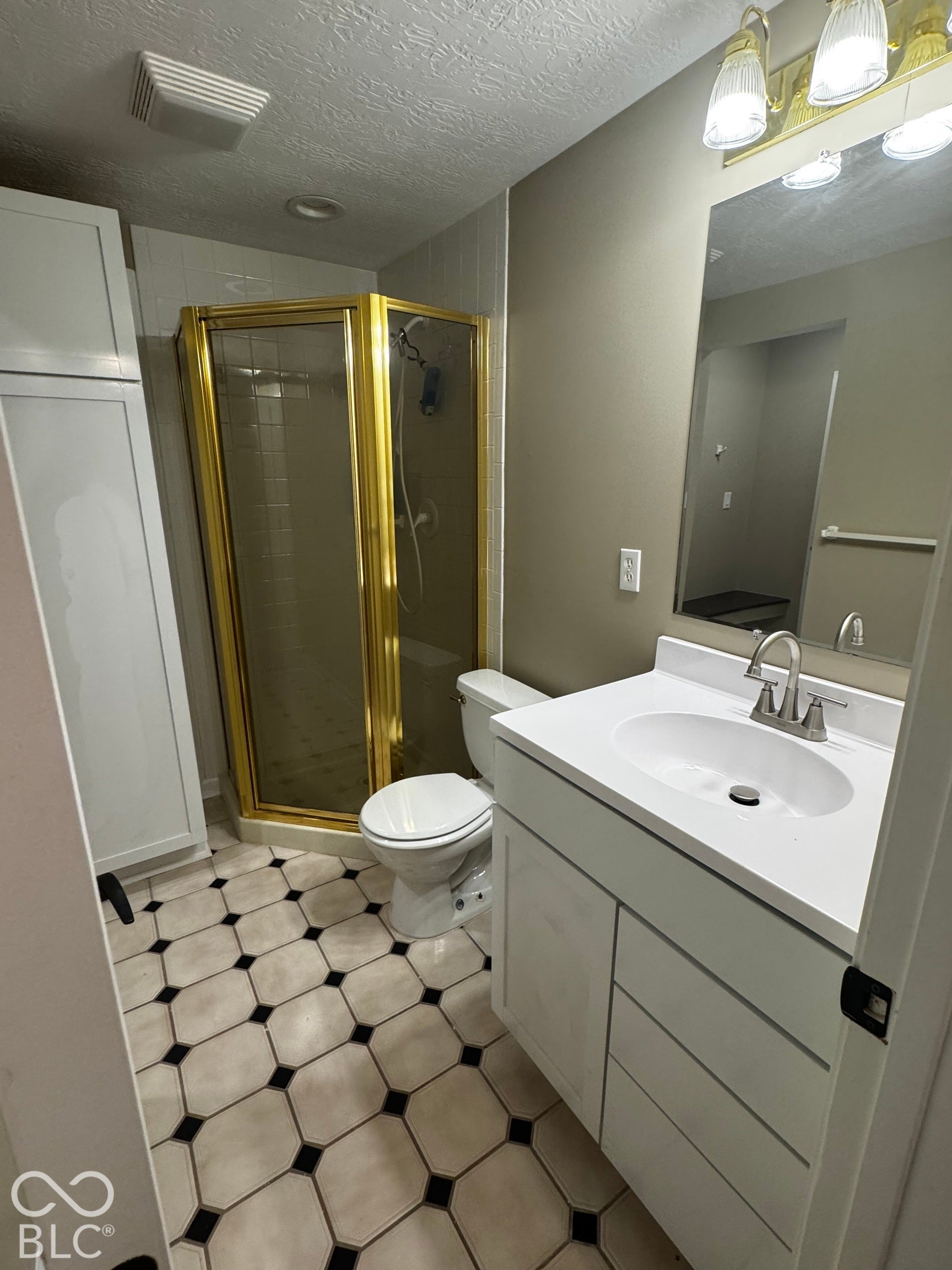 White vanity with an integrated sink and brushed nickel faucet