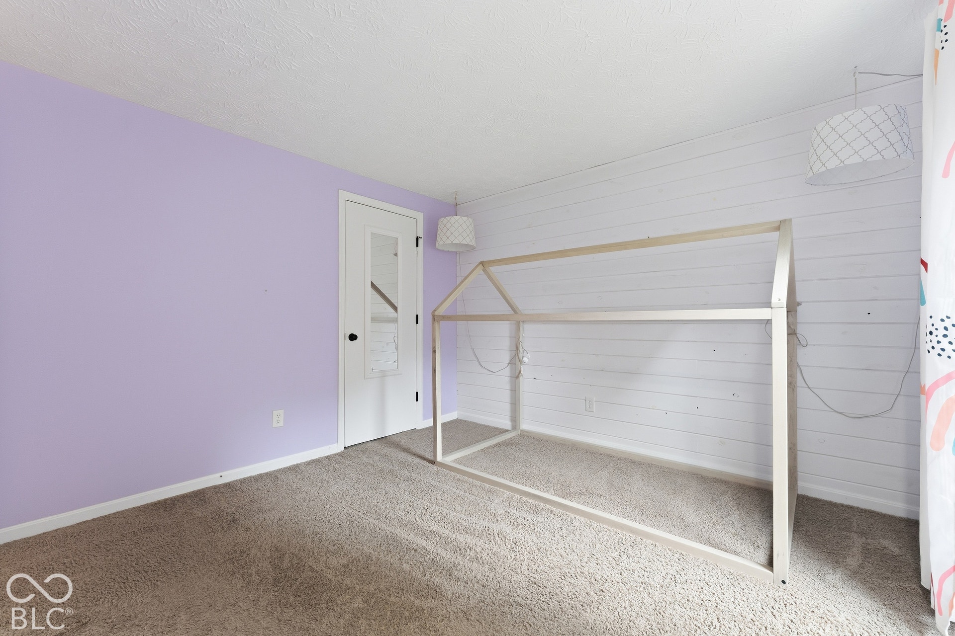 8219 Castle Ridge, Indianapolis, IN 46256