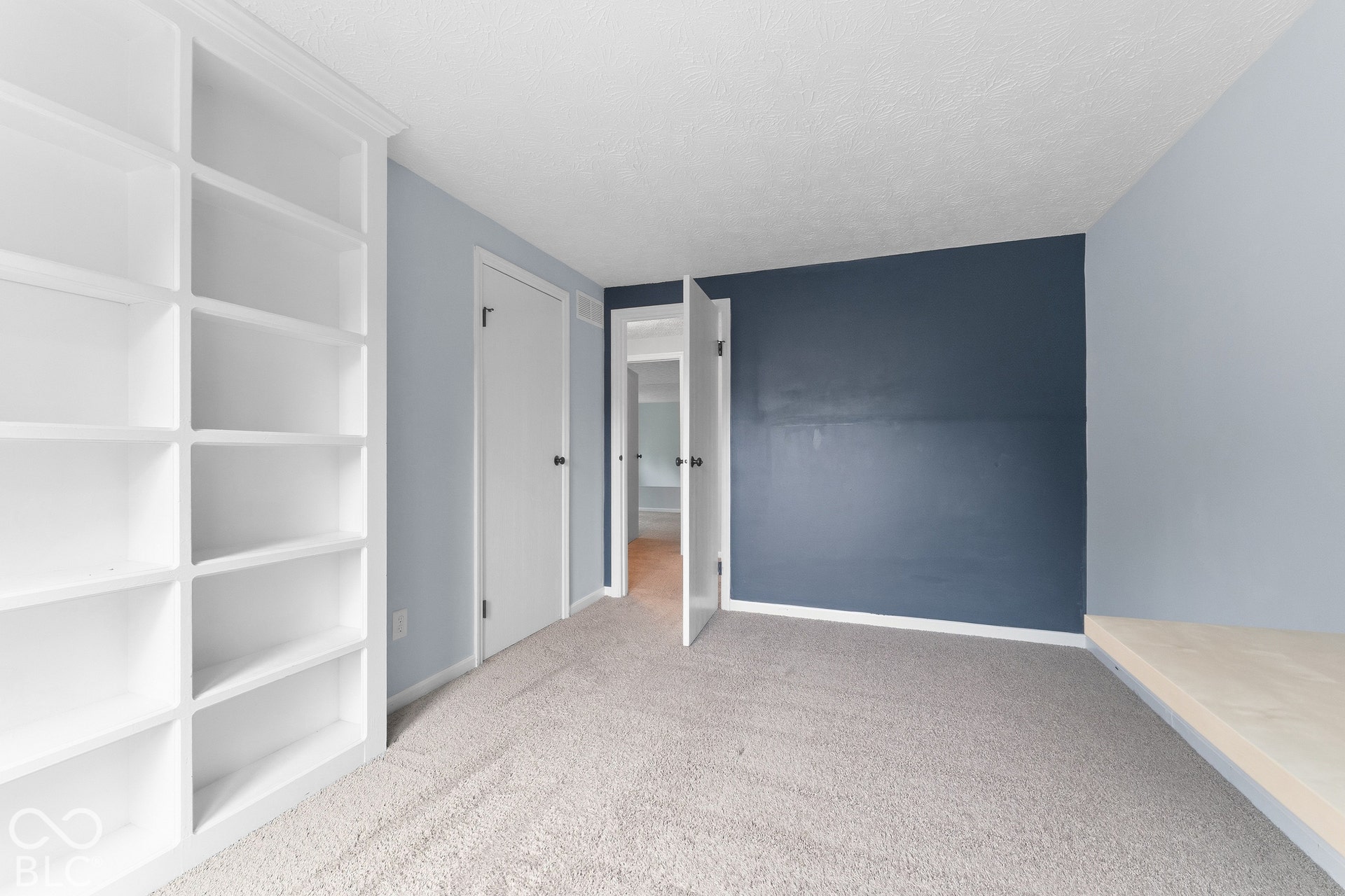 8219 Castle Ridge, Indianapolis, IN 46256