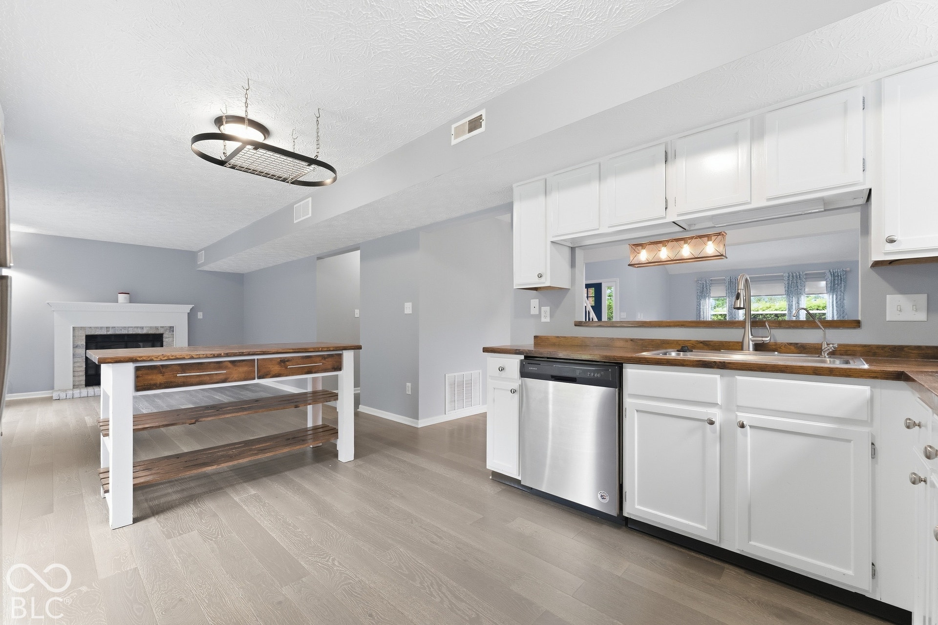 8219 Castle Ridge, Indianapolis, IN 46256