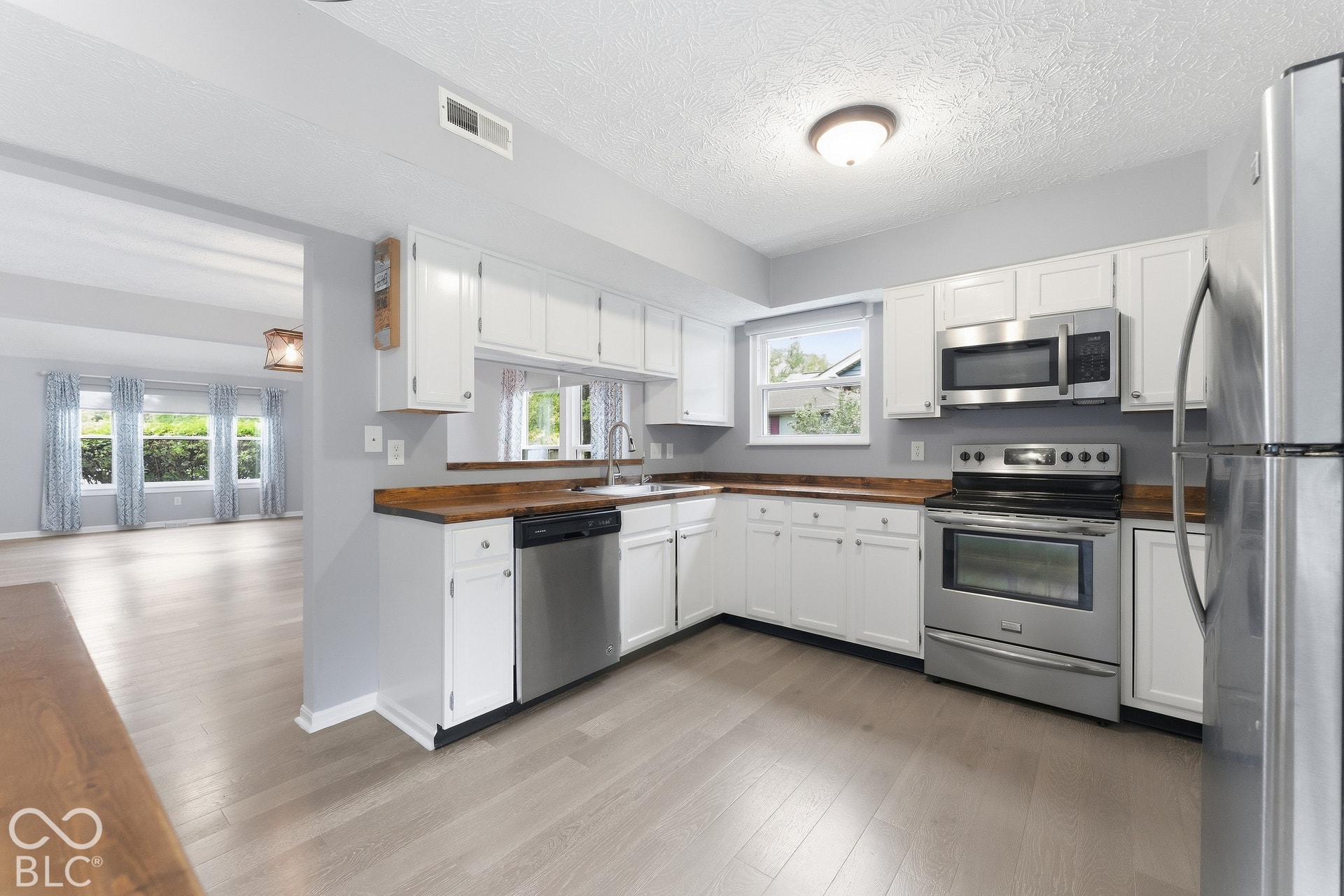 8219 Castle Ridge, Indianapolis, IN 46256