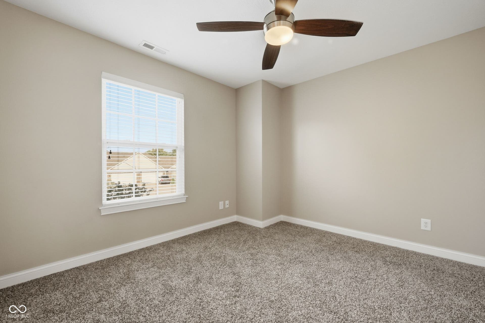 2743 Rylee Court, Greenwood, IN 46143 Neutral-toned walls with plush carpeting