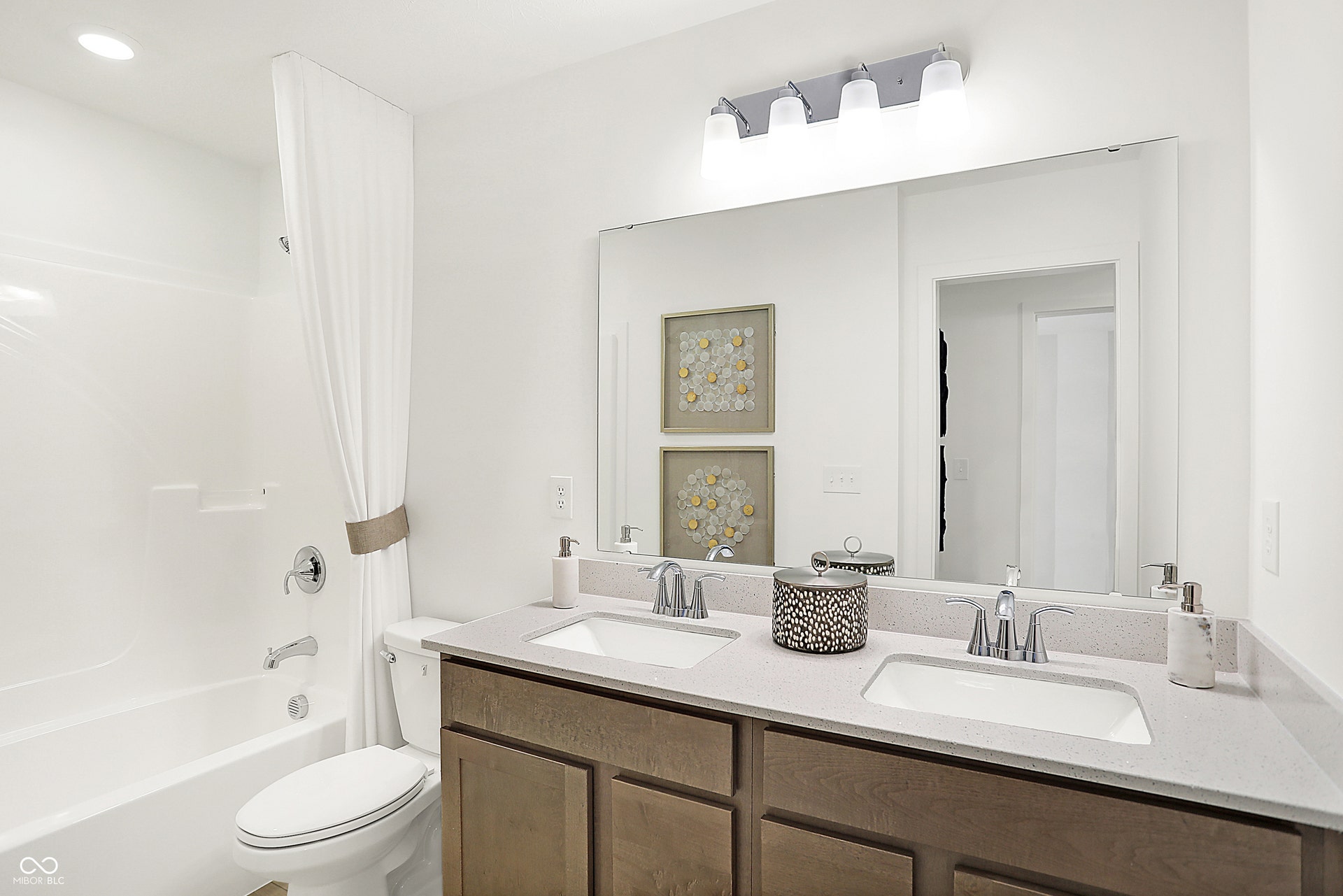 2426 Red Squirrel Way, Zionsville, IN 46077