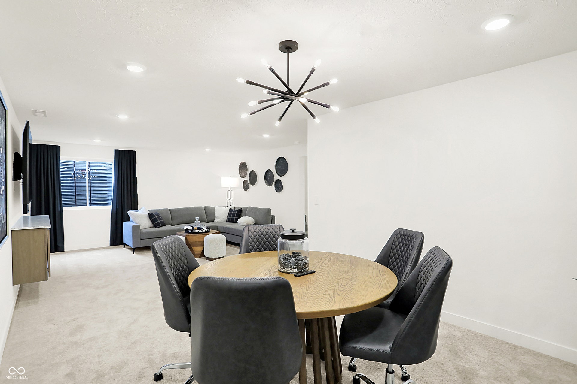 2426 Red Squirrel Way, Zionsville, IN 46077