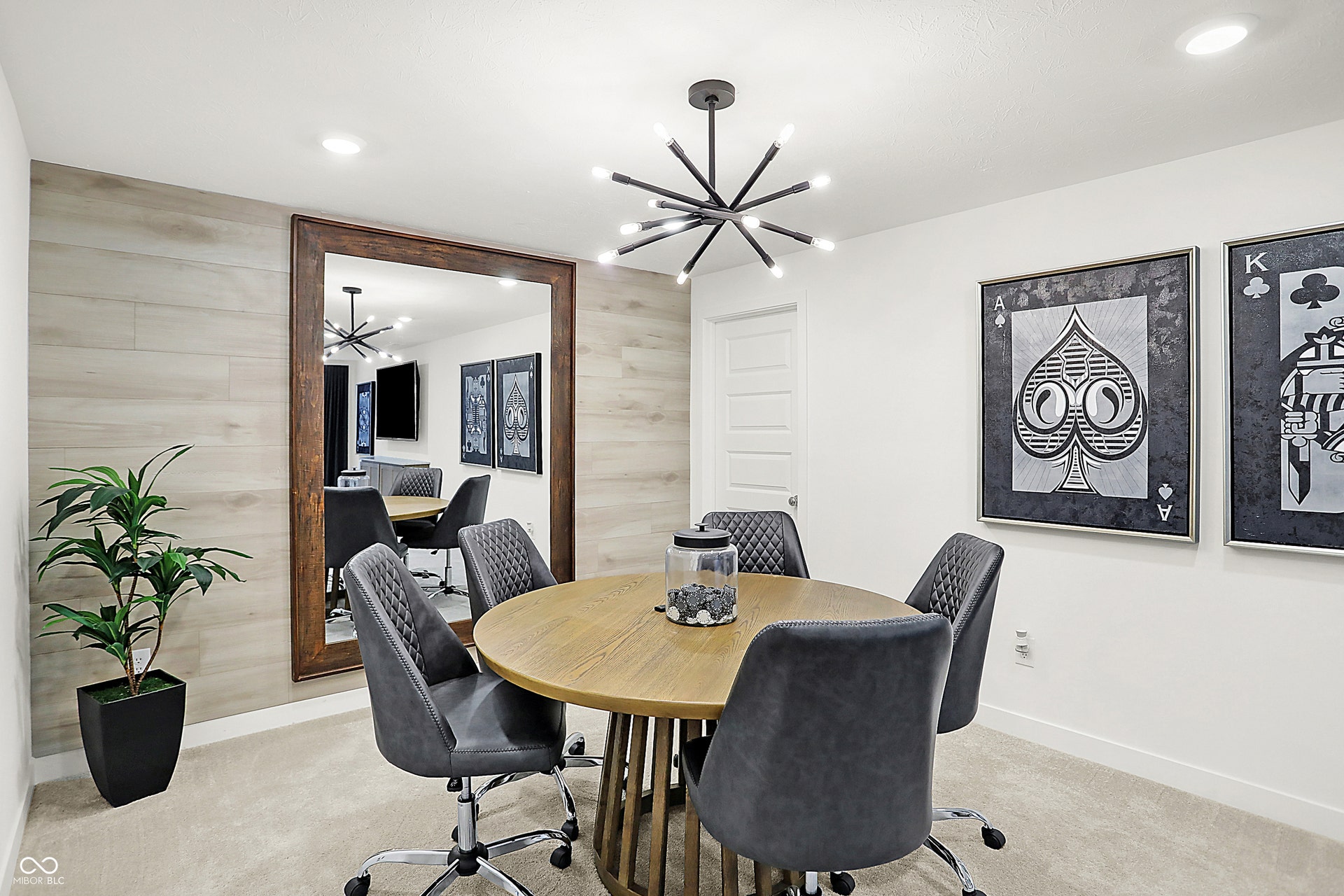 2426 Red Squirrel Way, Zionsville, IN 46077