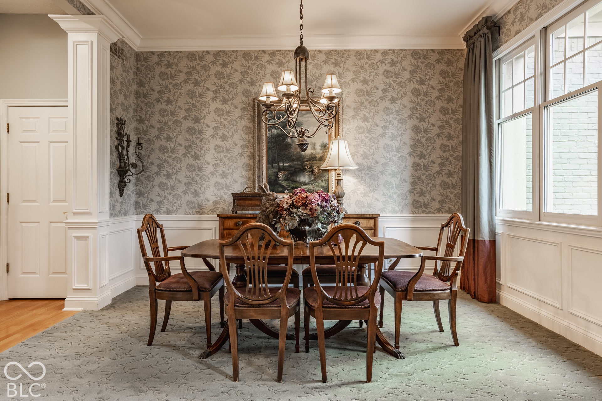 Dining with Timeless Style