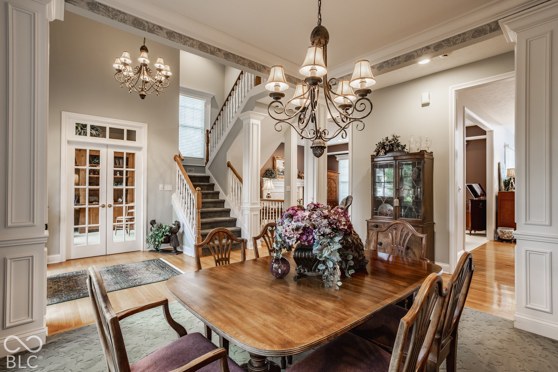 Dining Flows to the Foyer