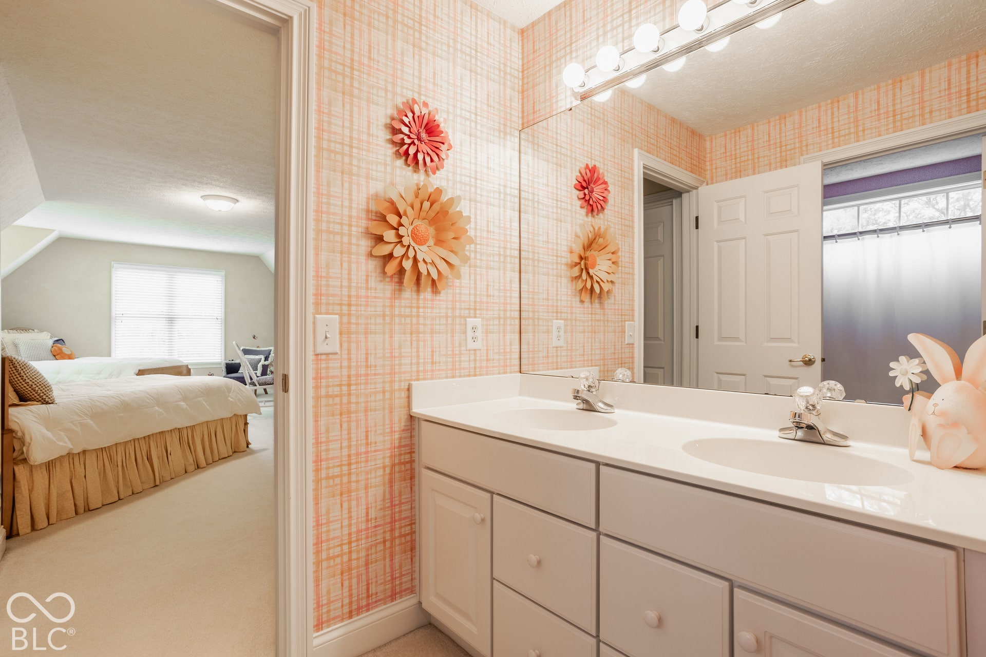 Generous Shared Bath