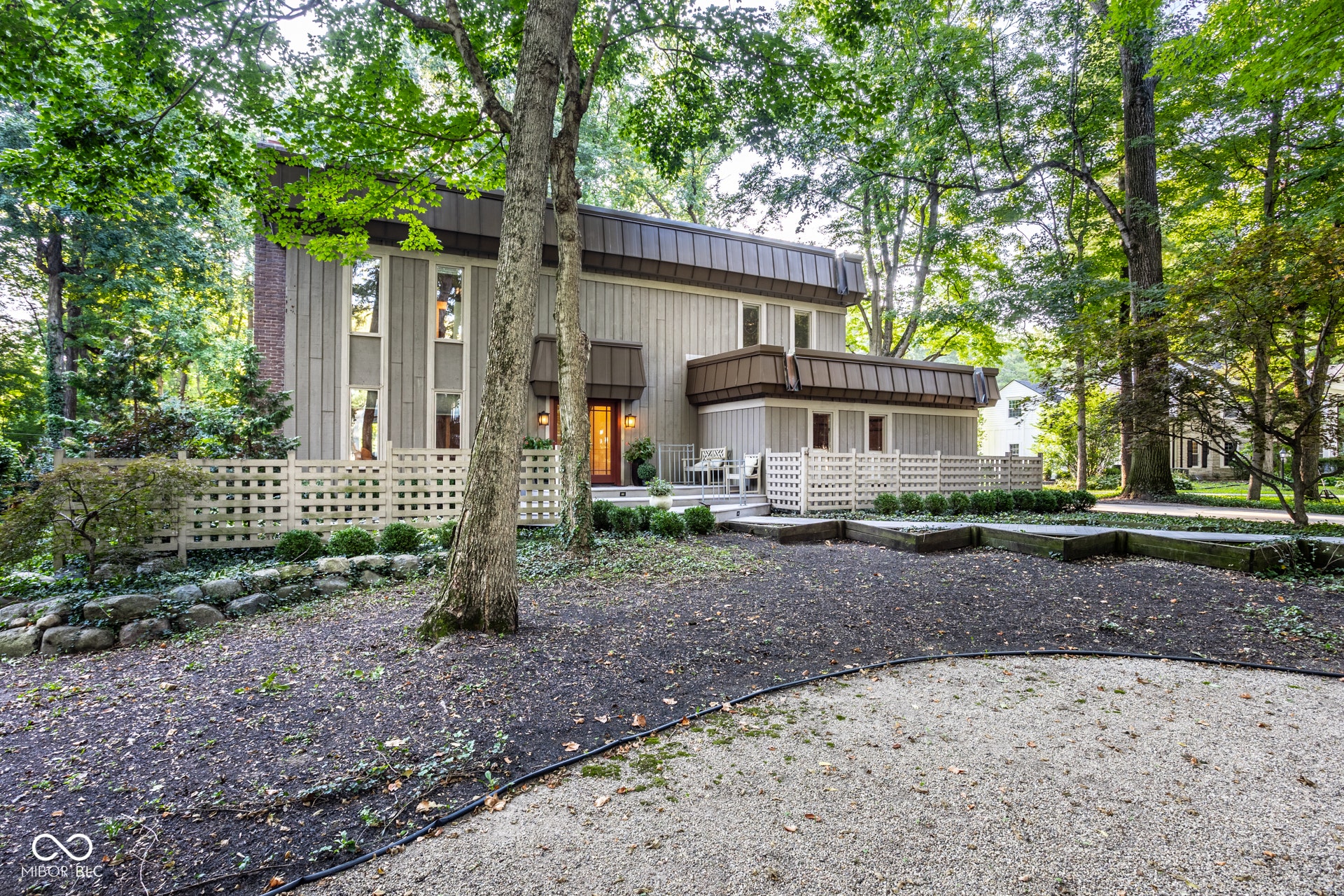 8385 N Illinois Street, Indianapolis, IN 46260 8385 N Illinois Street, Indianapolis, IN 46260