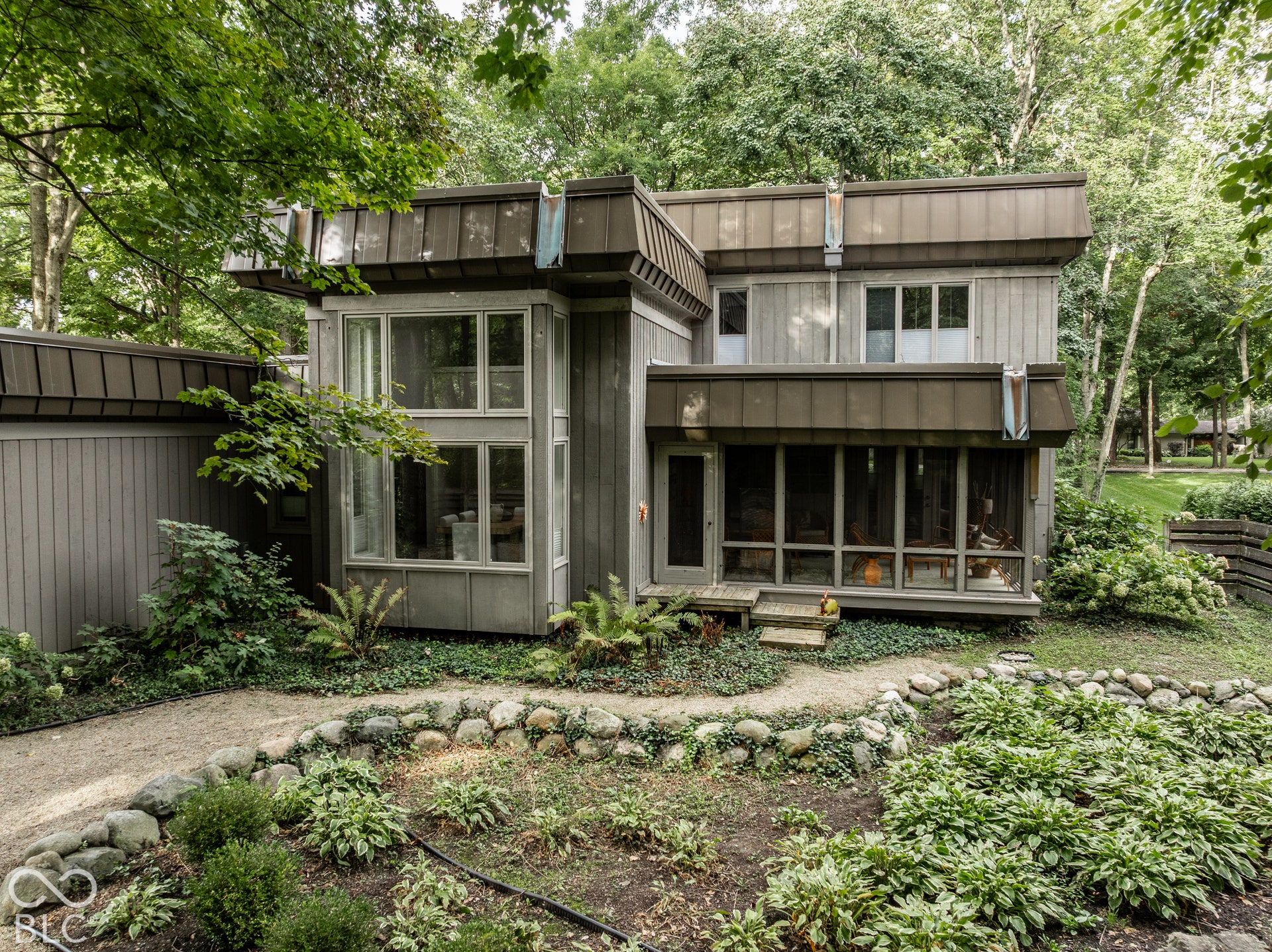8385 N Illinois Street, Indianapolis, IN 46260 8385 N Illinois Street, Indianapolis, IN 46260