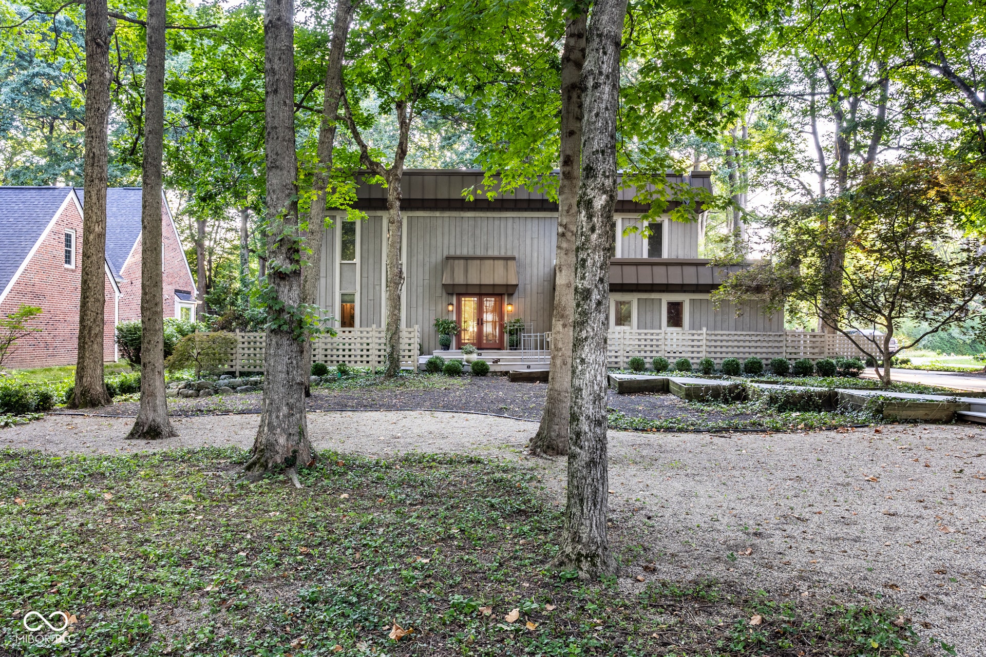 8385 N Illinois Street, Indianapolis, IN 46260 8385 N Illinois Street, Indianapolis, IN 46260
