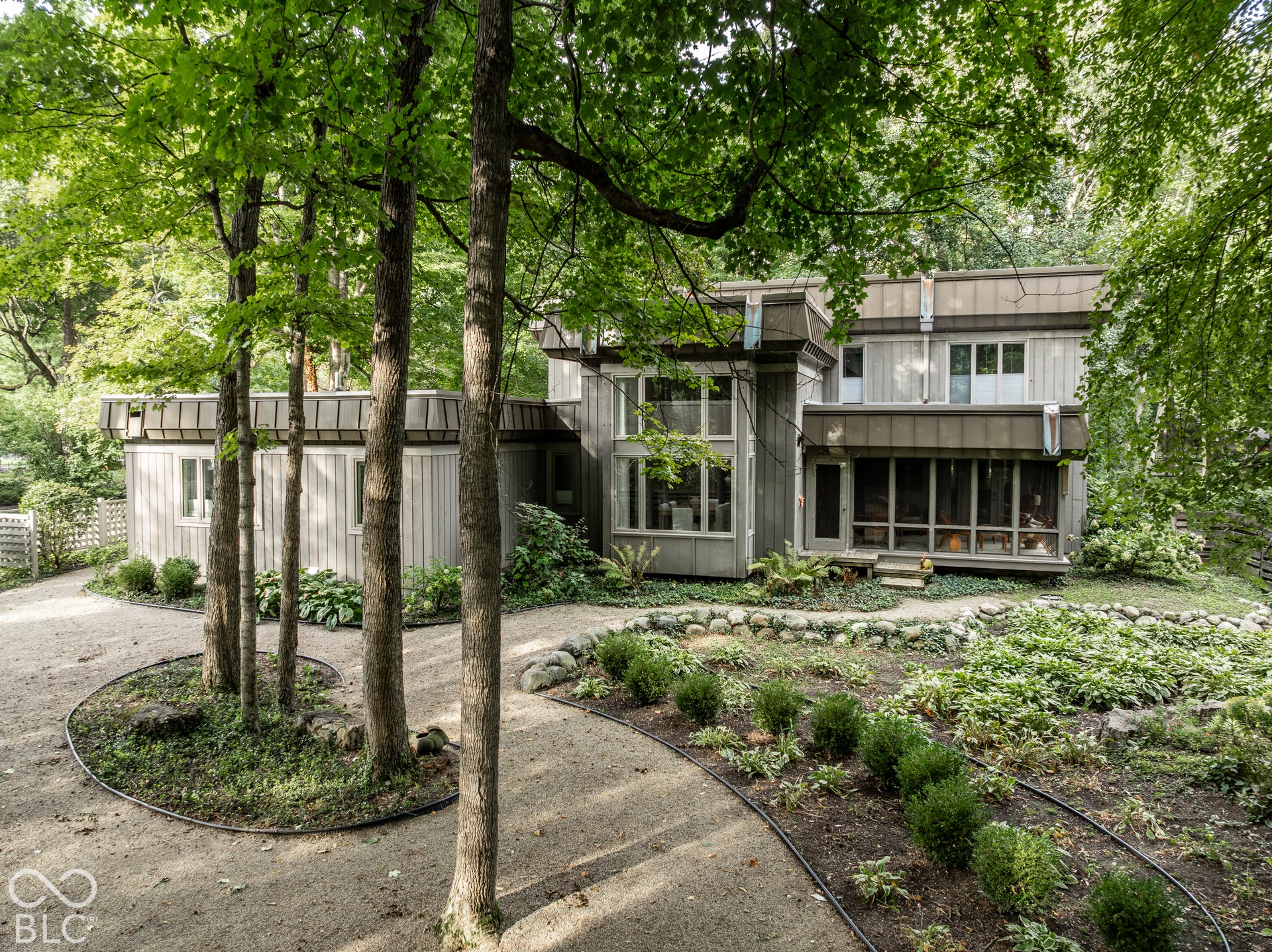 8385 N Illinois Street, Indianapolis, IN 46260 8385 N Illinois Street, Indianapolis, IN 46260