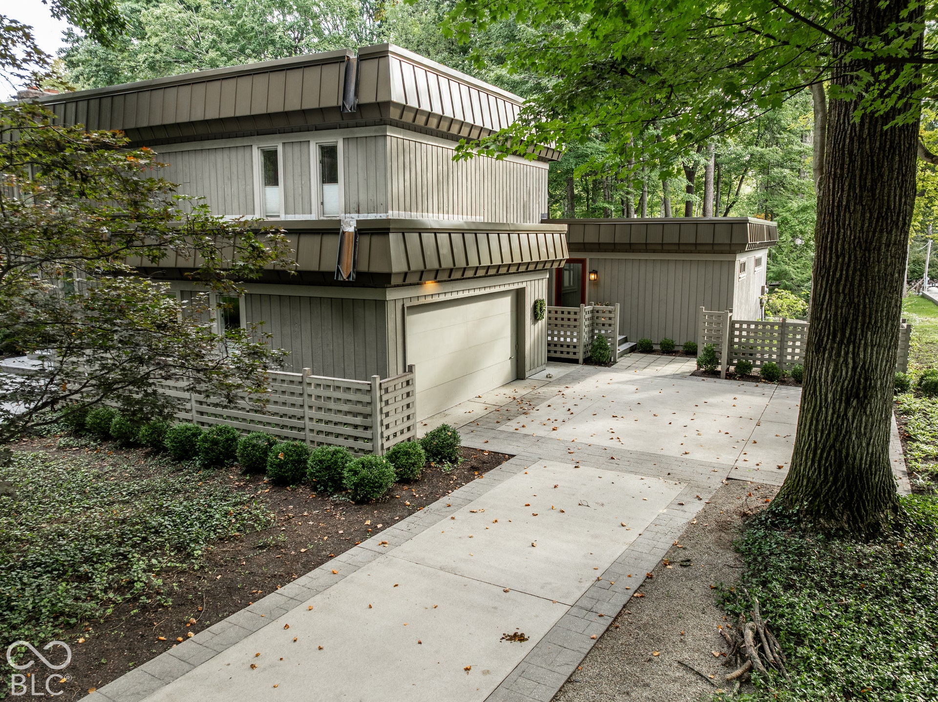 8385 N Illinois Street, Indianapolis, IN 46260 8385 N Illinois Street, Indianapolis, IN 46260