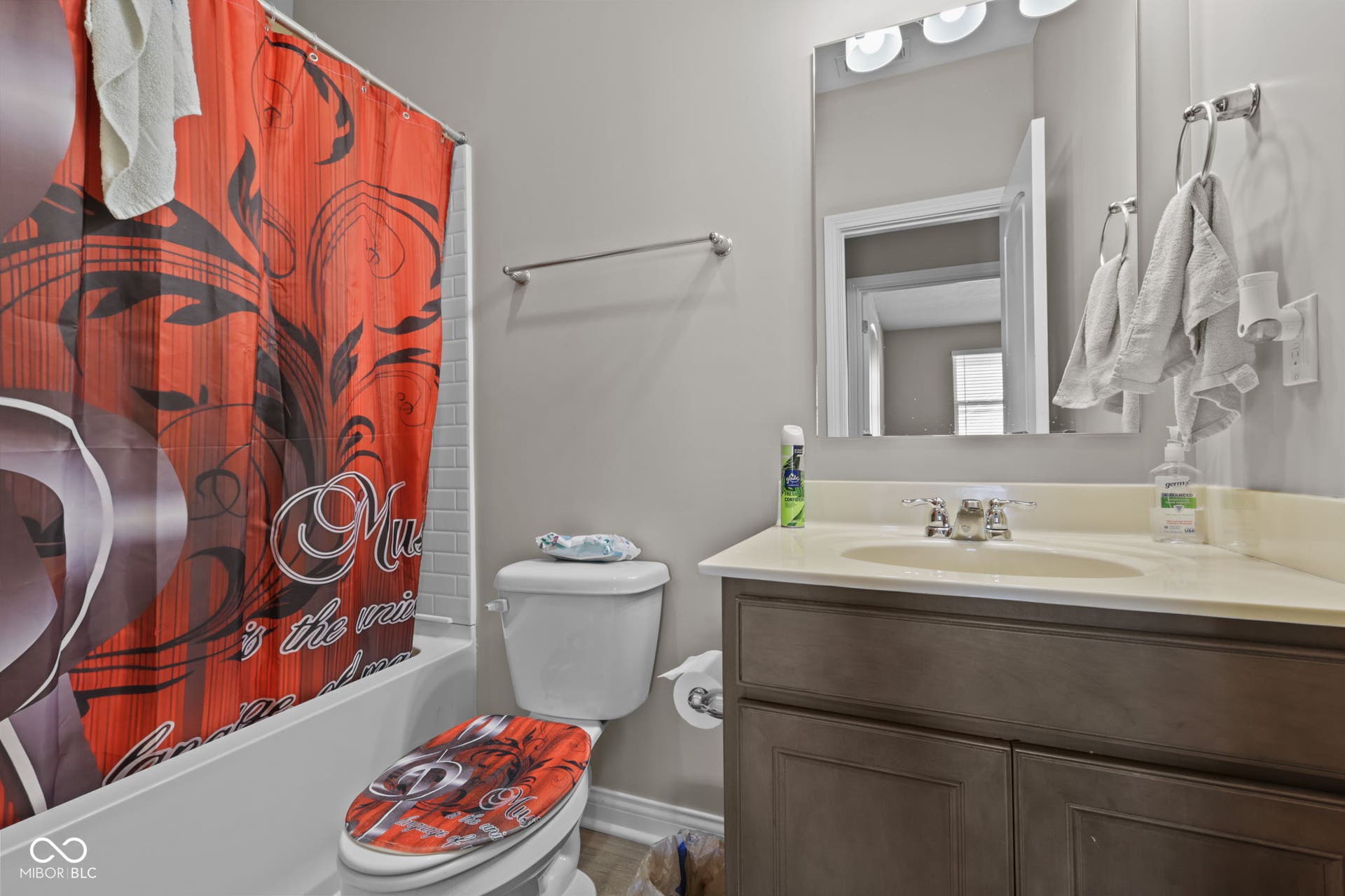 8817 Twain Lane, Indianapolis, IN 46239 8817 Twain Lane, Indianapolis, IN 46239
