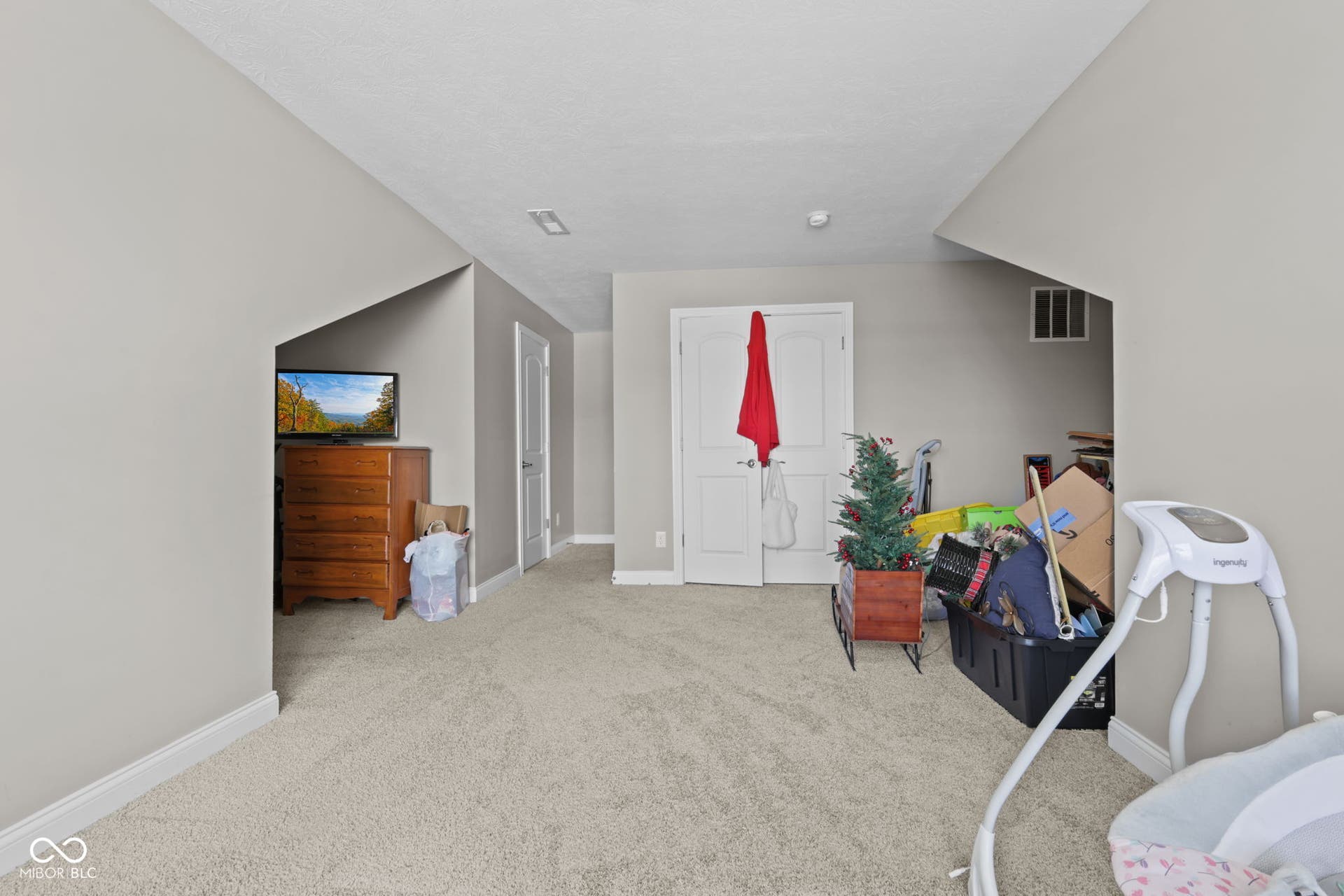 8817 Twain Lane, Indianapolis, IN 46239 8817 Twain Lane, Indianapolis, IN 46239