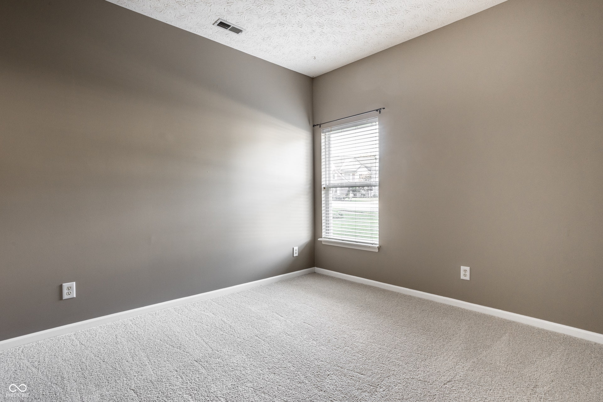 5853 Lost Oaks Drive, Carmel, IN 46033